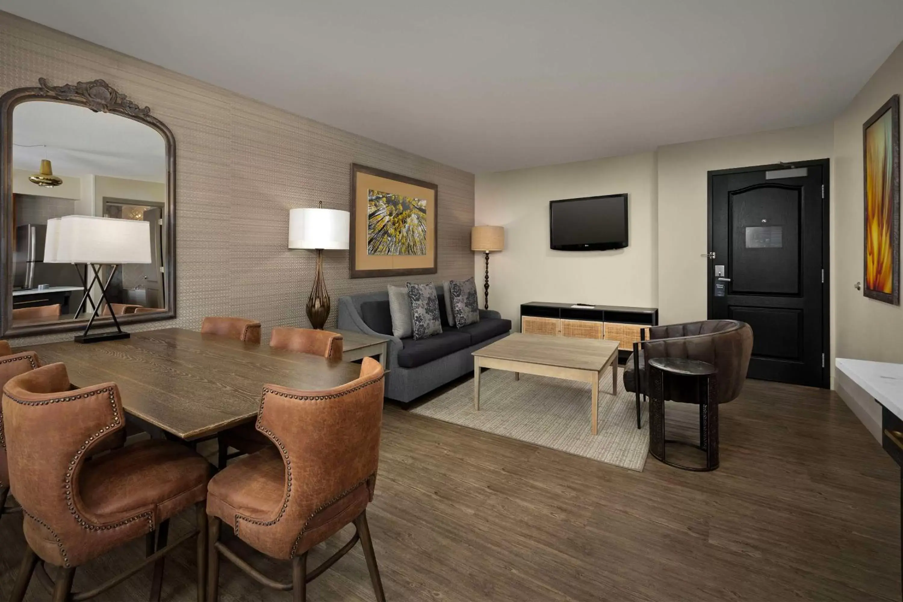 Living room, Seating Area in Homewood Suites by Hilton at The Waterfront