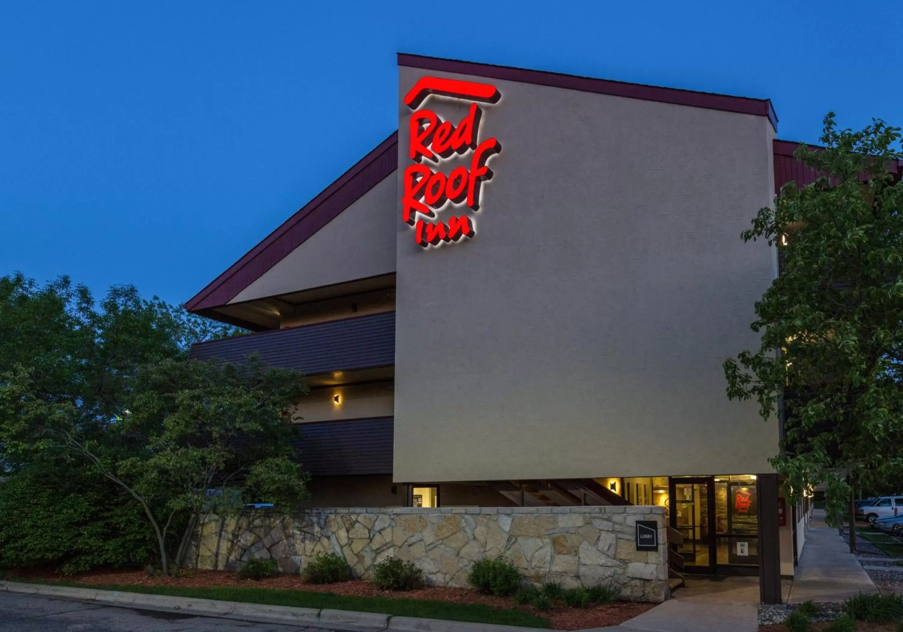 Property Building in Red Roof Inn Minneapolis Plymouth