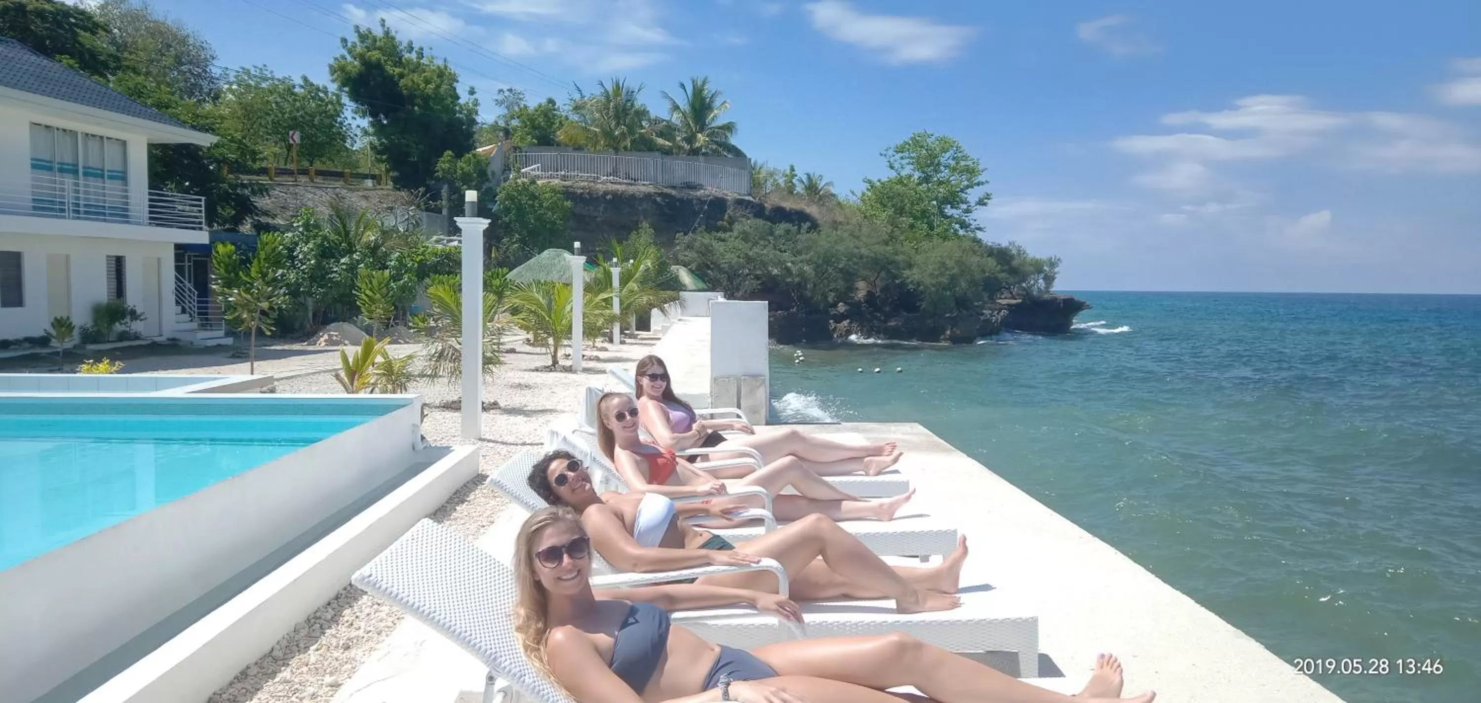 People in Seascape Beach Resort Oslob