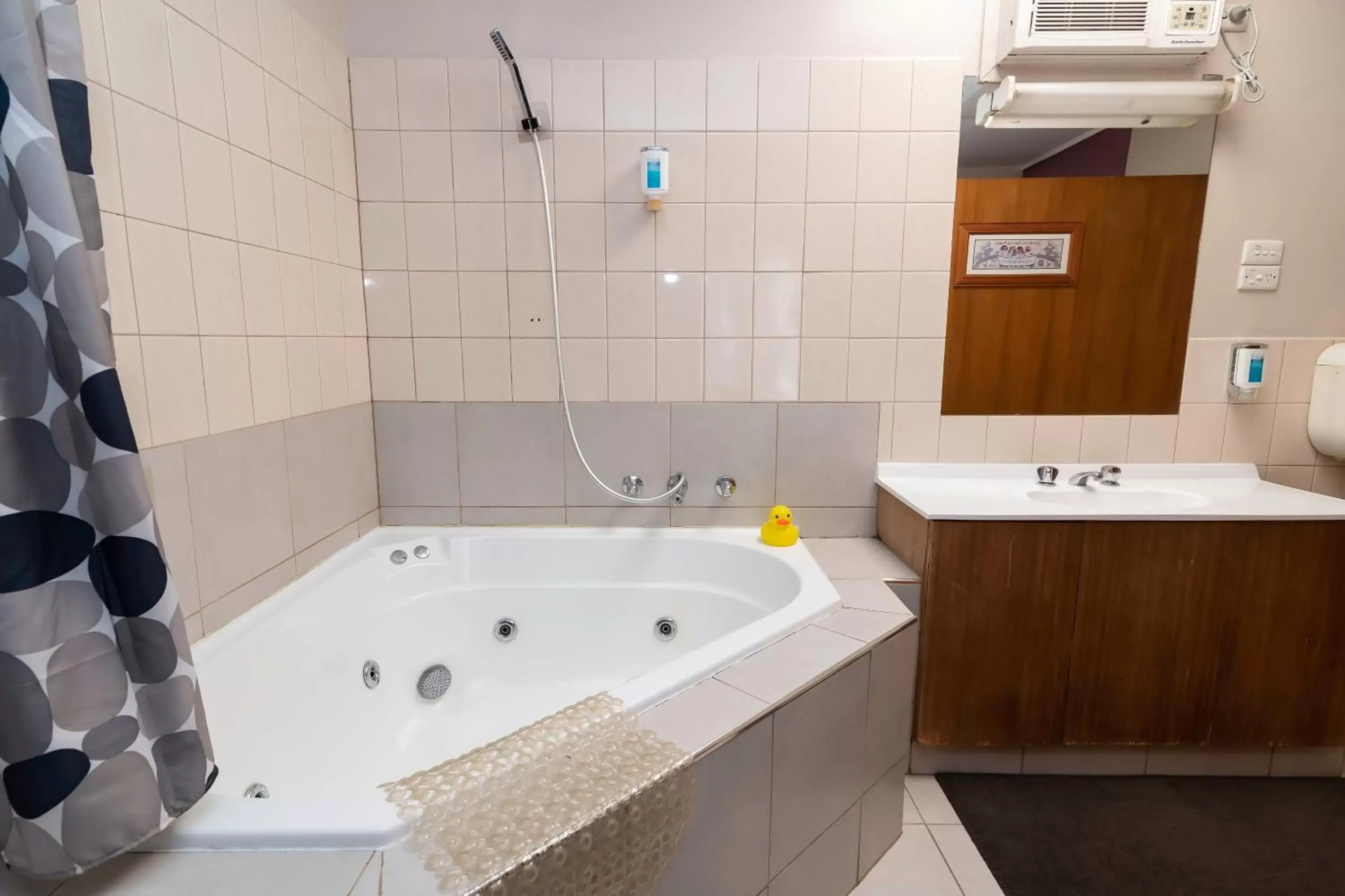 Shower, Bathroom in The Prince Mark Motel