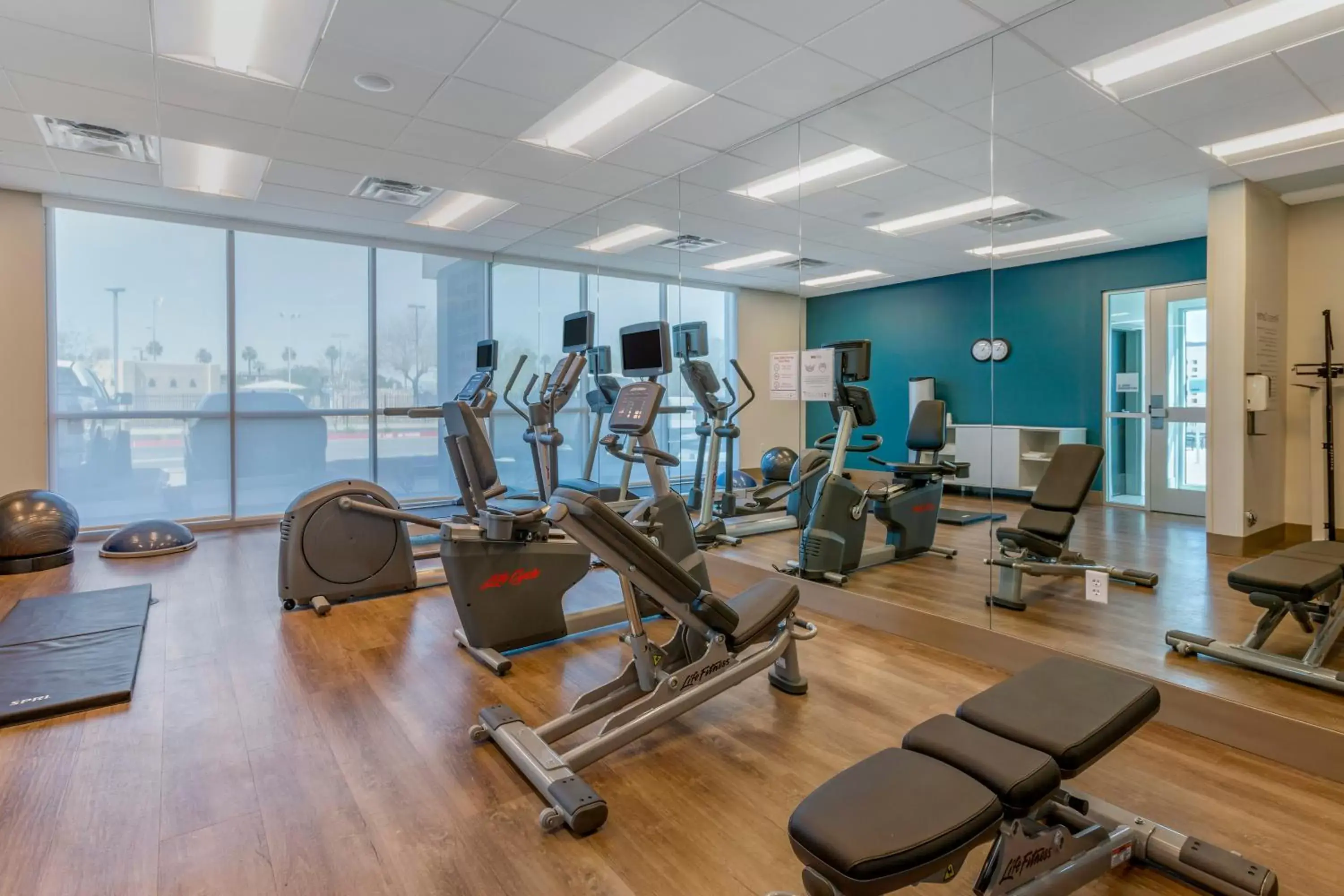 Fitness centre/facilities, Fitness Center/Facilities in Holiday Inn Express & Suites - Phoenix Dwtn - State Capitol, an IHG Hotel