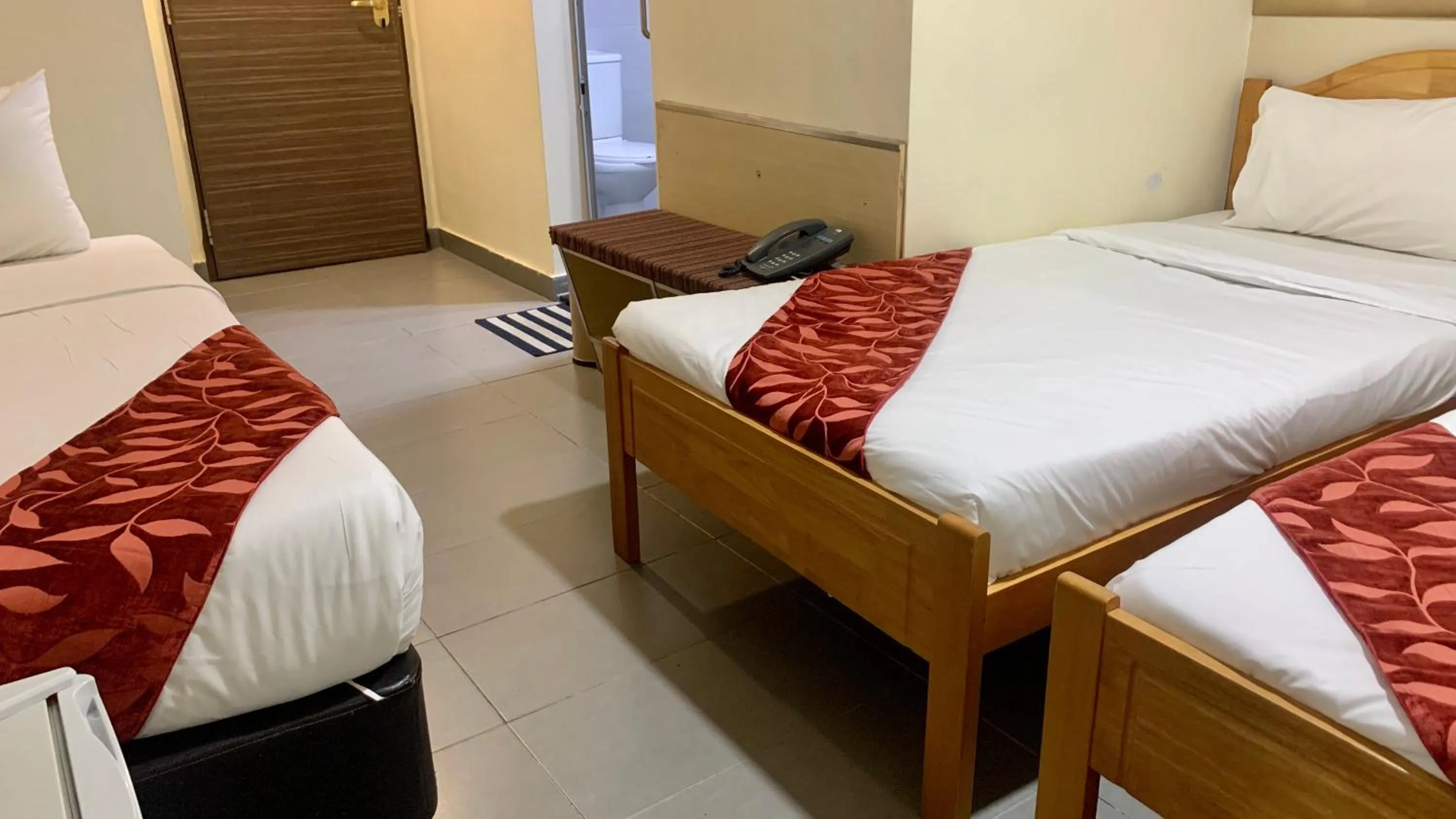 Bed in Sandpiper Hotel Singapore