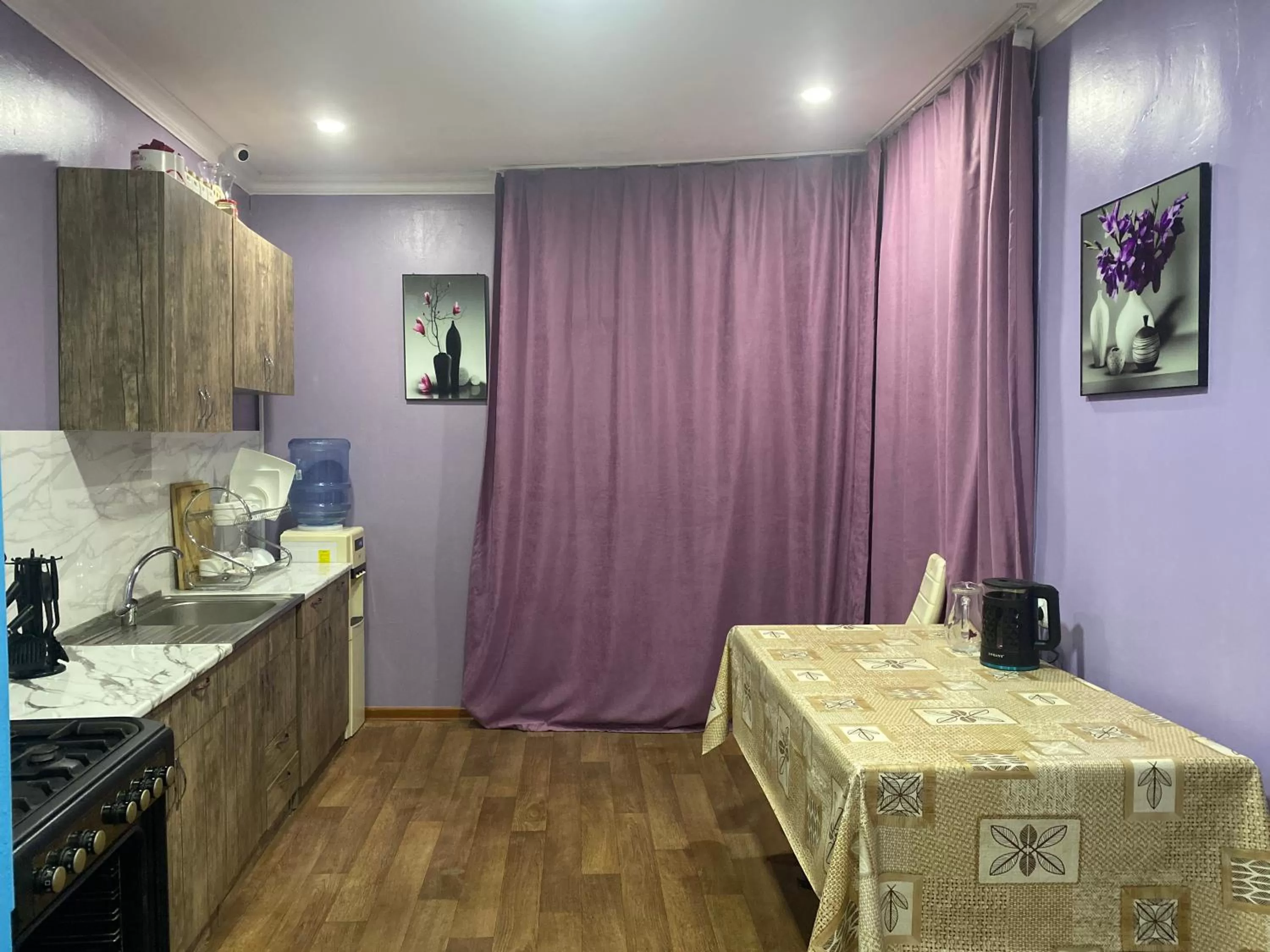 Kitchen or kitchenette in Hotel Shalimar