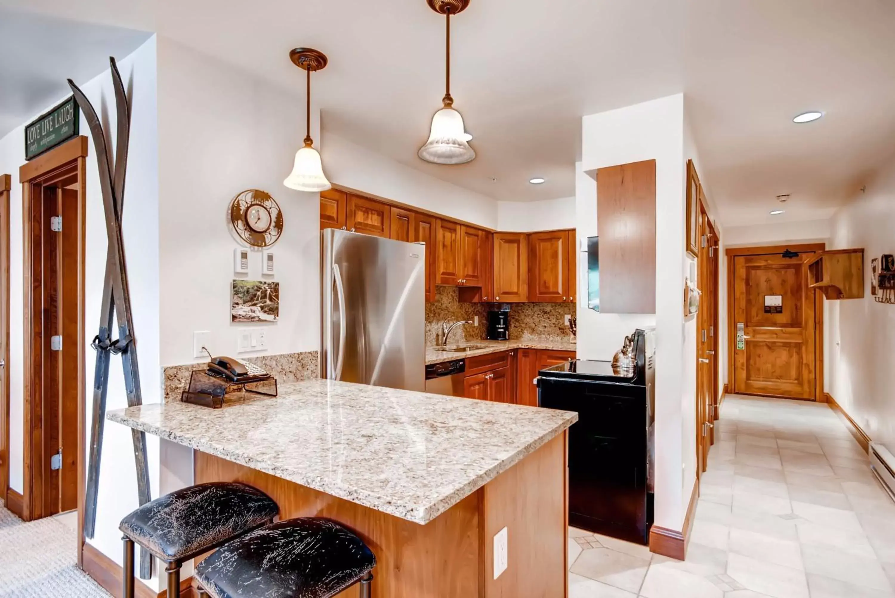 Kitchen/Kitchenette in Lion Square Lodge