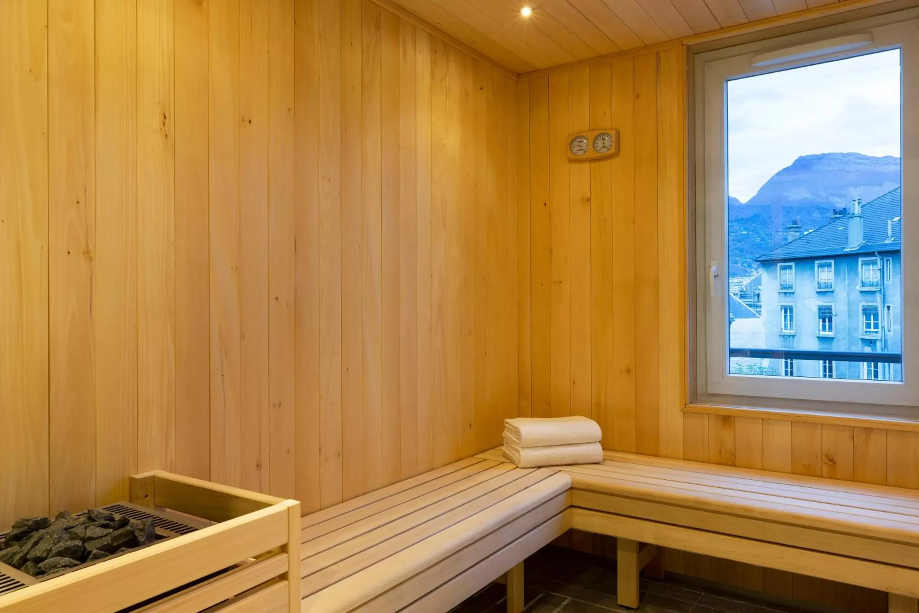 Sauna in RockyPop Grenoble Hotel