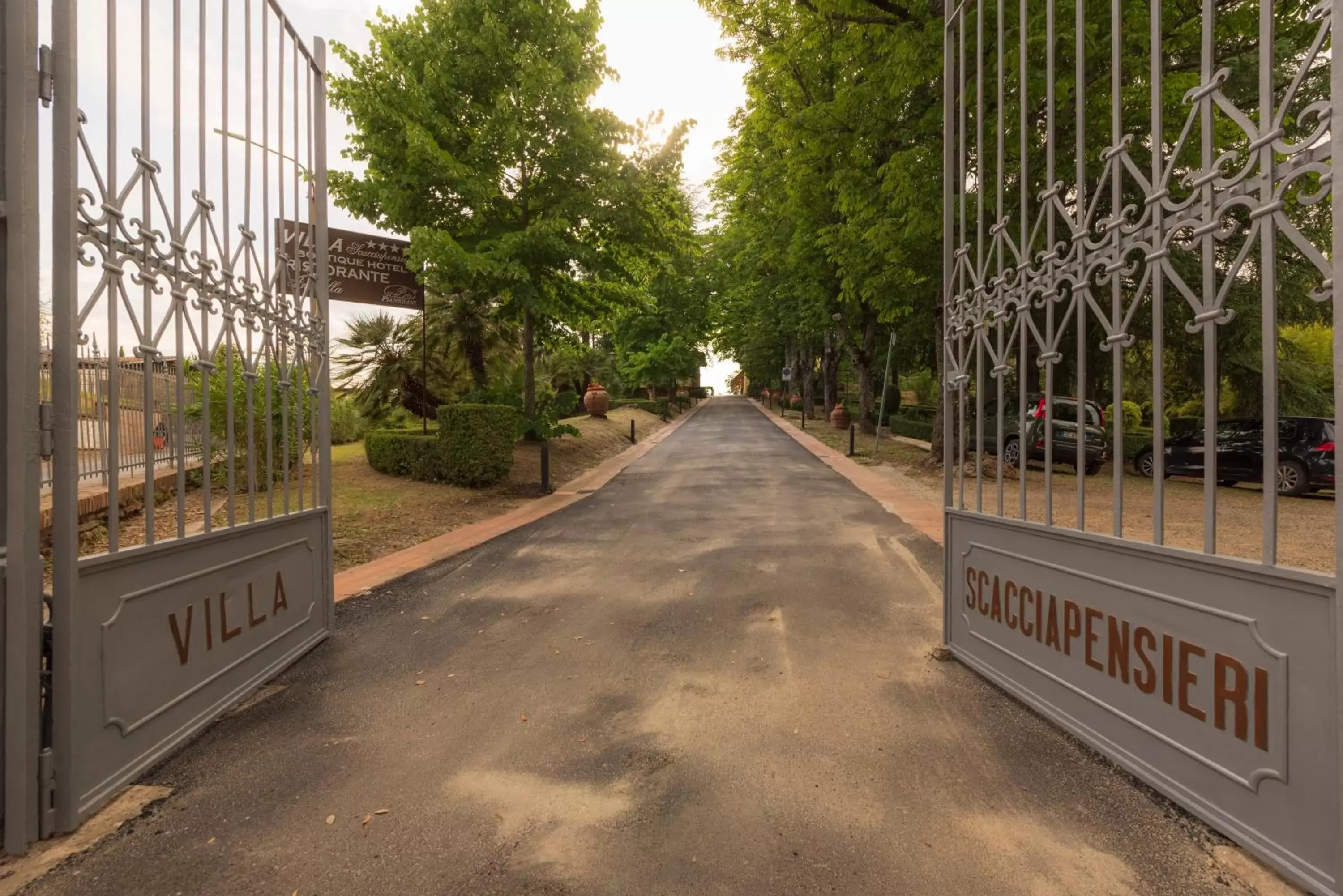 Facade/entrance in Villa Scacciapensieri Boutique Hotel