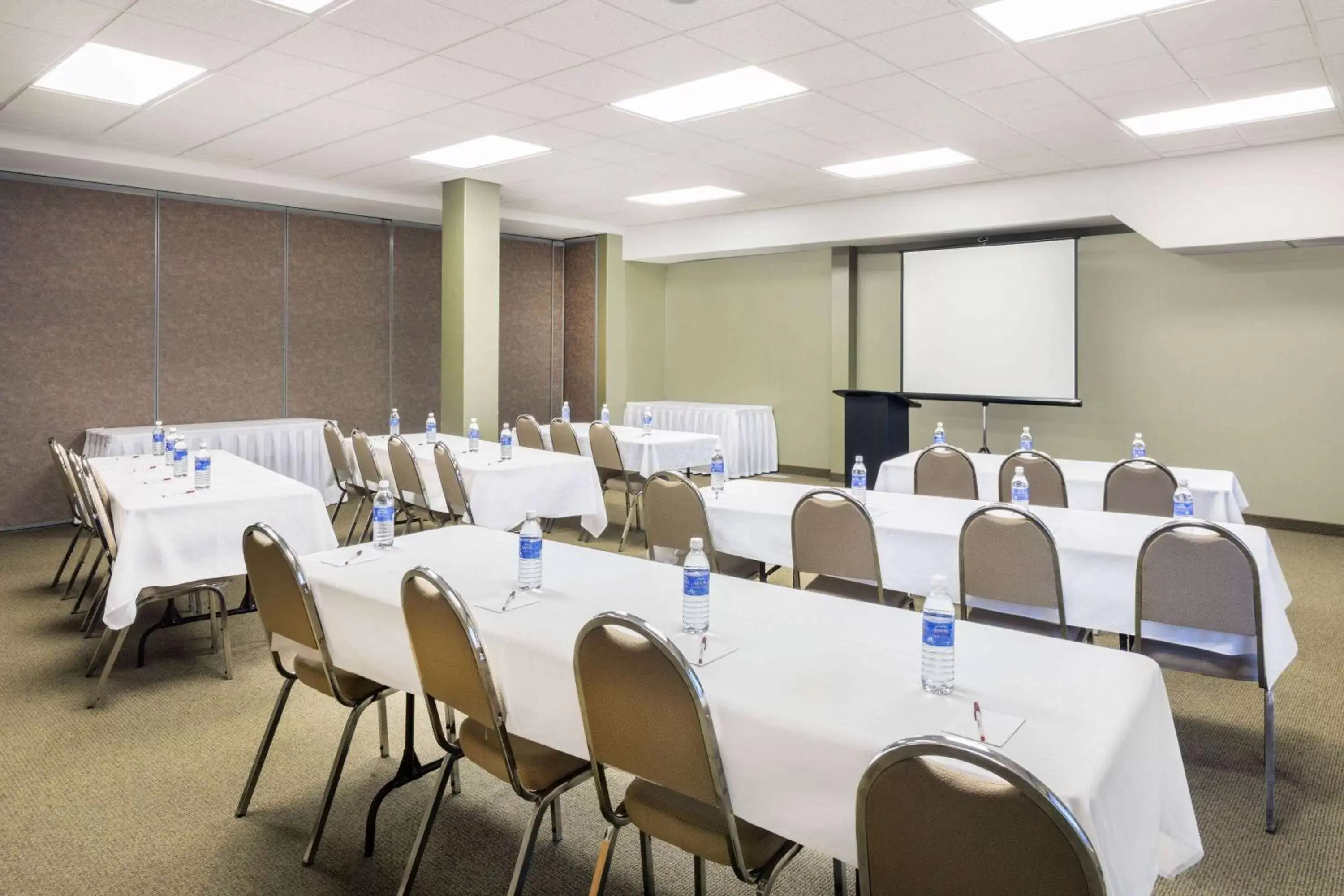 Meeting/conference room in Ramada by Wyndham Clairmont/Grande Prairie