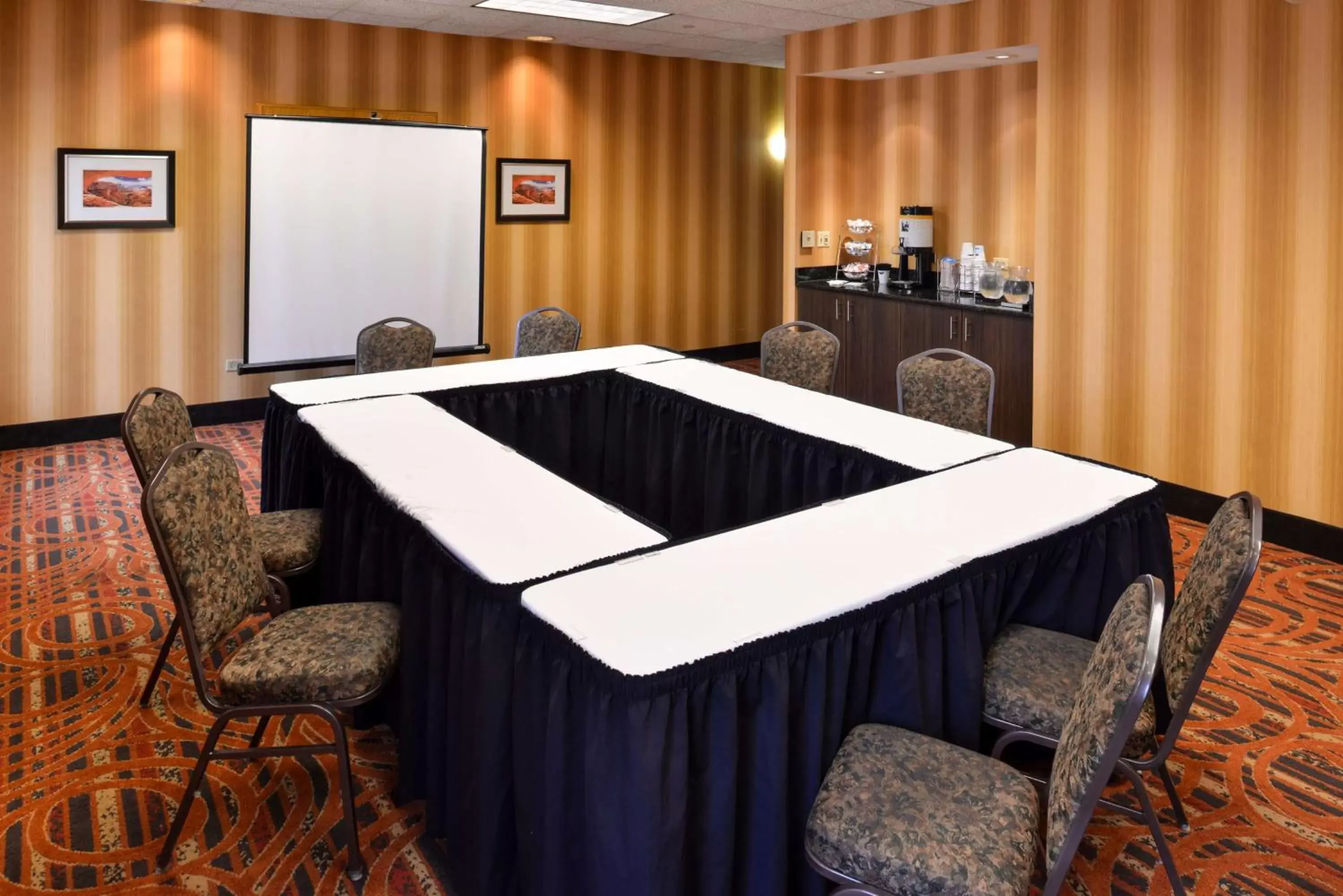 Meeting/conference room in Hampton Inn Chicago-Carol Stream