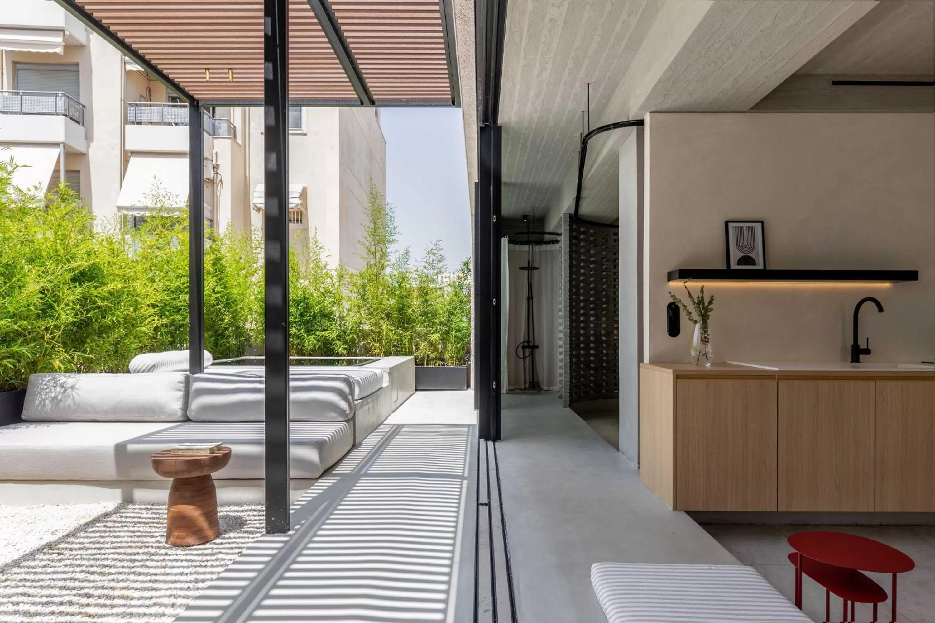 Hot Tub in The Newel Psychiko