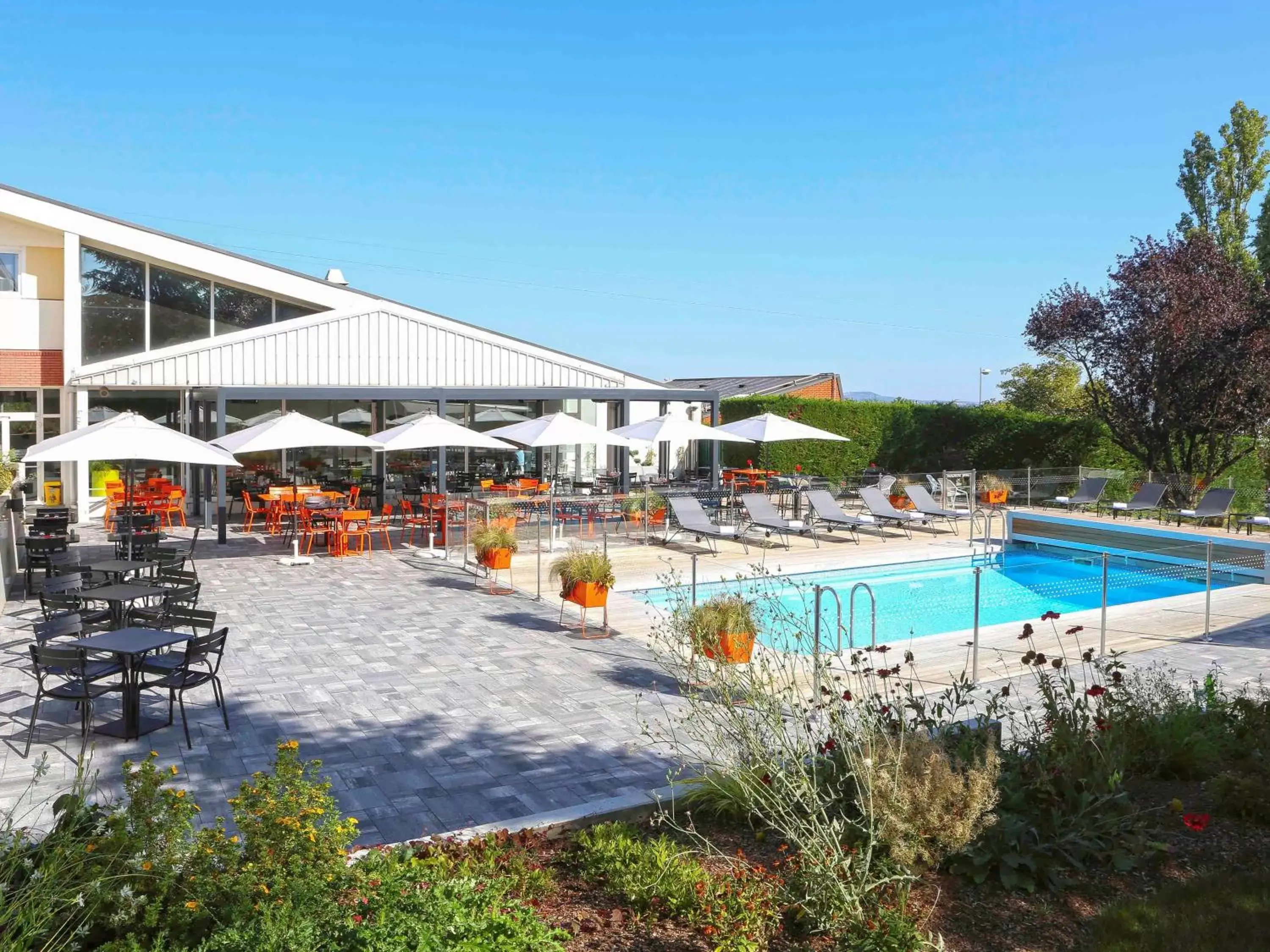 On site, Swimming Pool in ibis Styles Nancy Sud