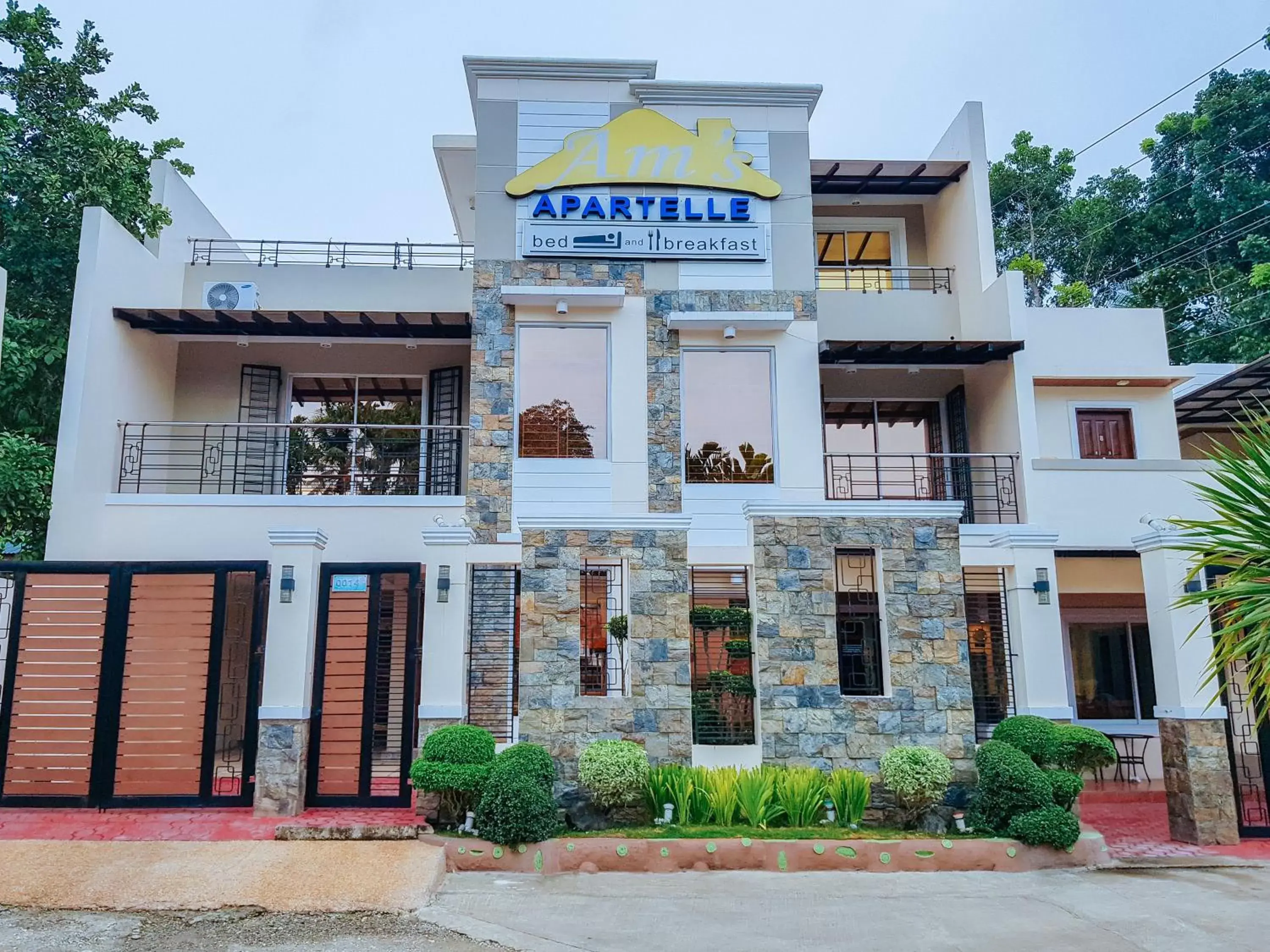 Property building in RedDoorz @ Caimito Drive Dampas Property building in RedDoorz @ Caimito Drive Dampas