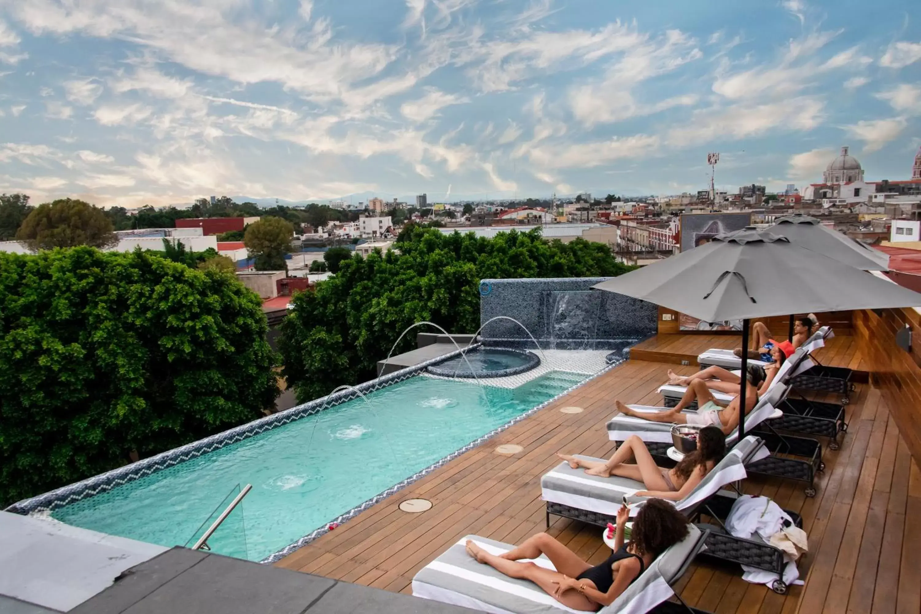 Swimming Pool in L Hotel Perla Boutique