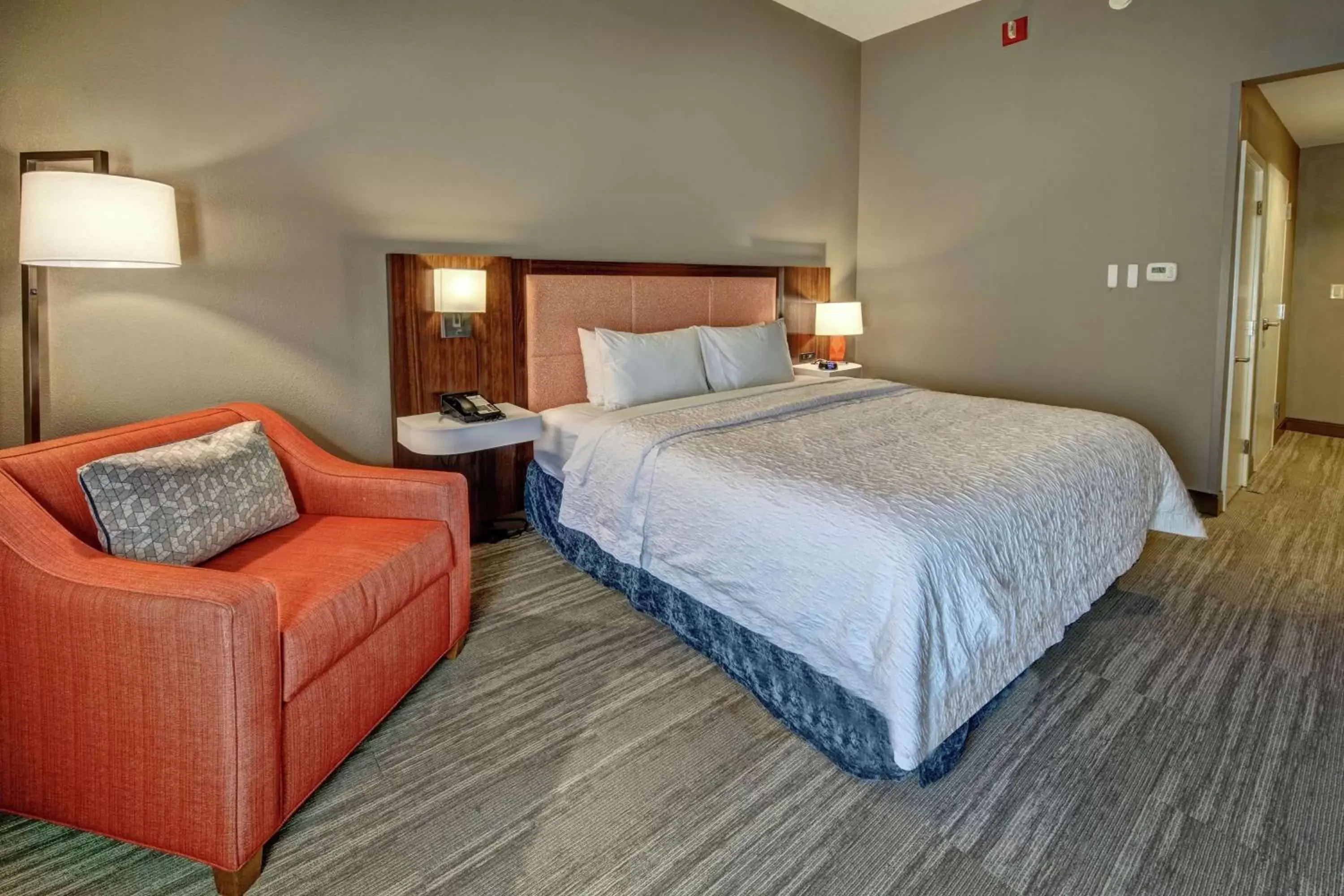 Photo of the whole room, Bed in Hampton Inn Elizabeth City