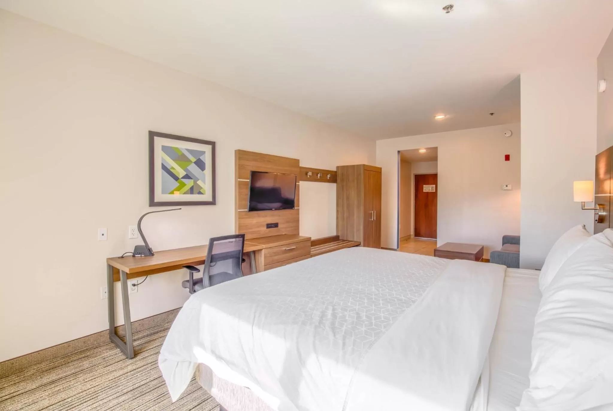 Photo of the whole room, Bed in Holiday Inn Express Hotel & Suites Gulf Shores by IHG