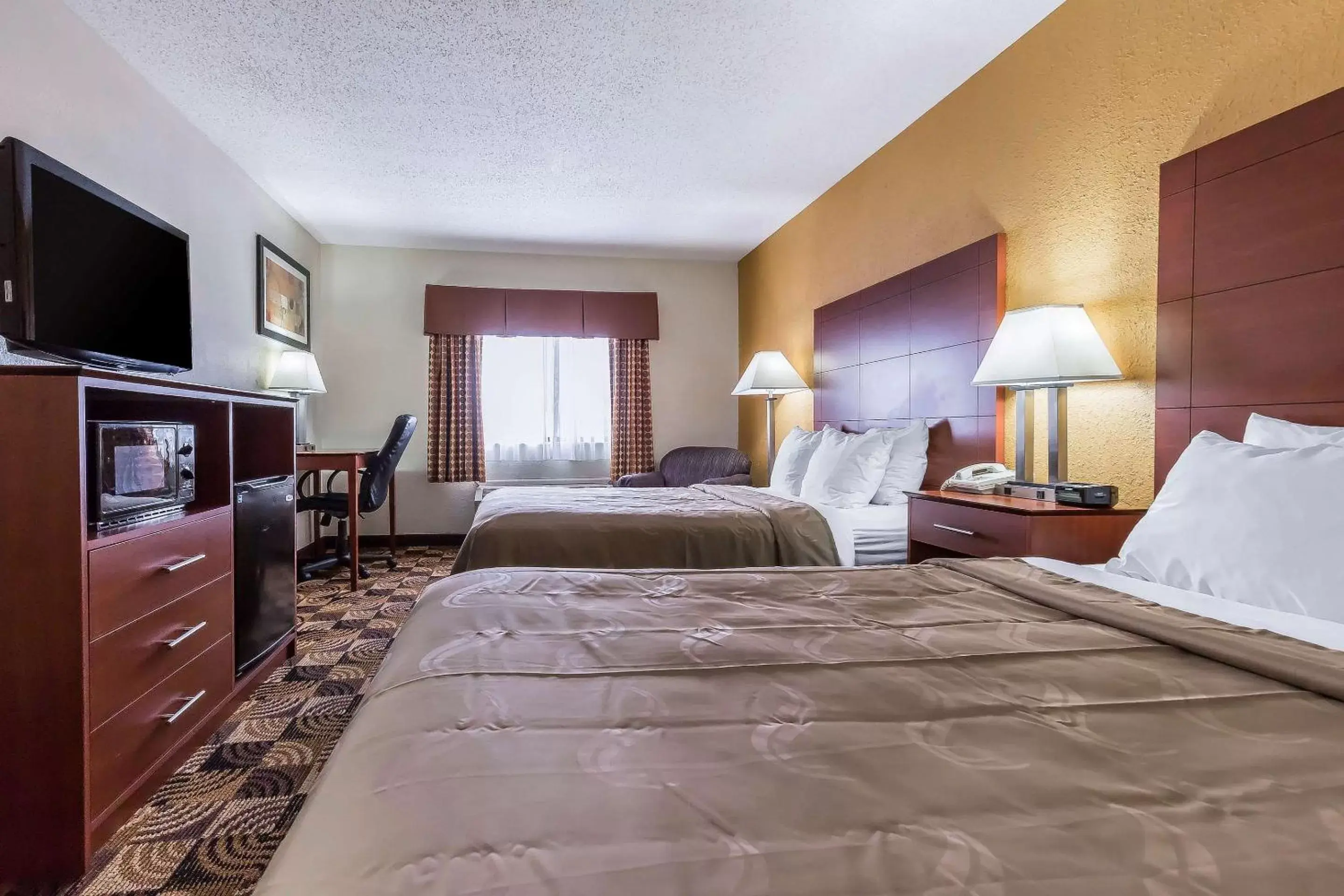 Photo of the whole room, Bed in Quality Inn Sycamore - DeKalb