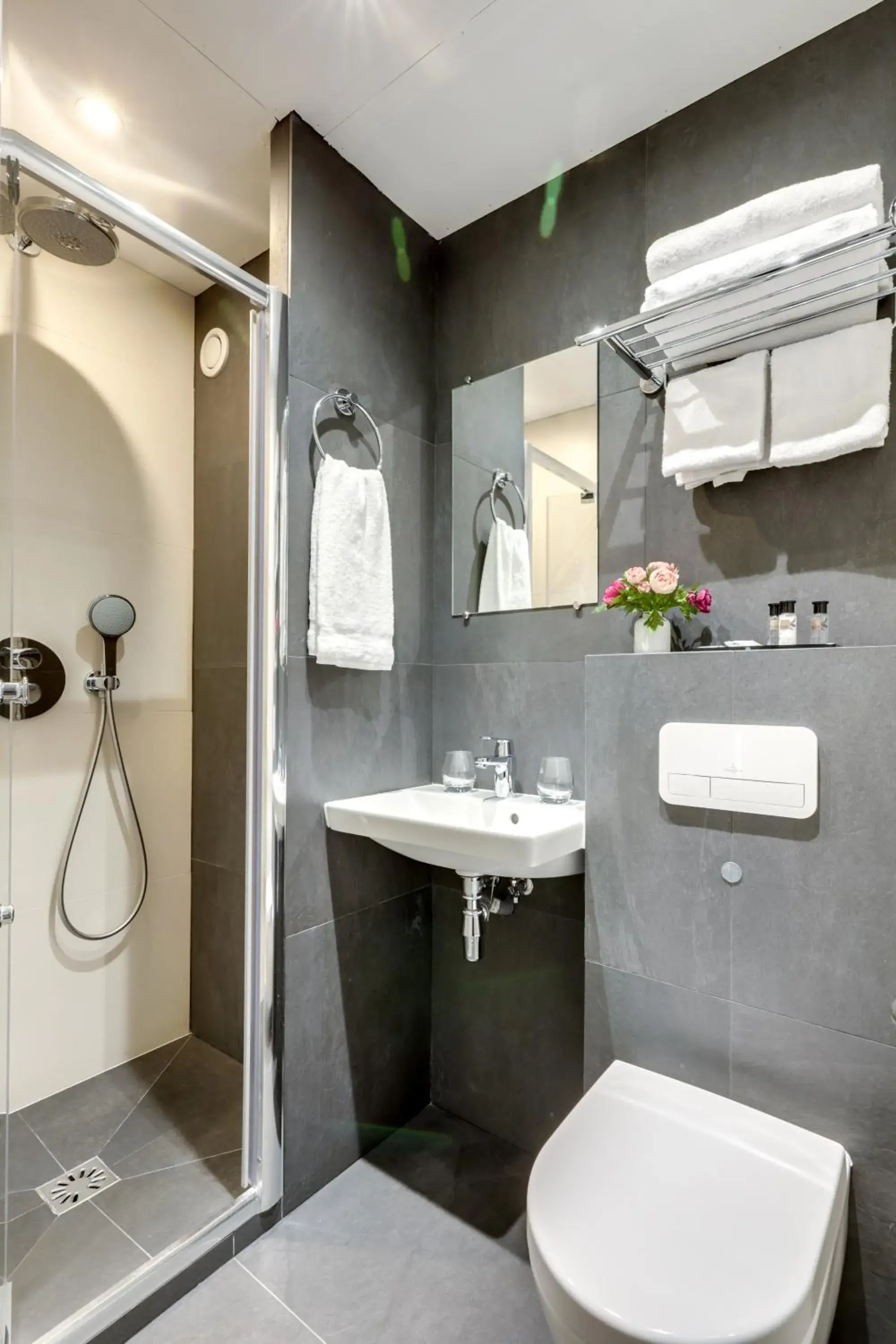Shower, Bathroom in Hotel Alexandrine Opera