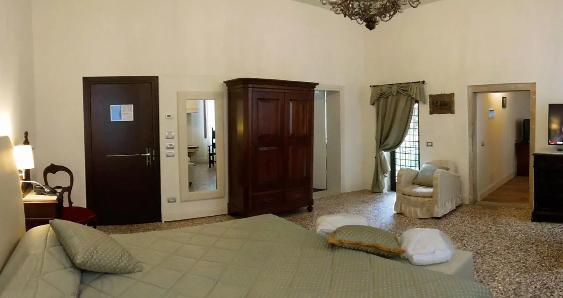 Bathroom, Seating Area in Hotel Sant'Antonin