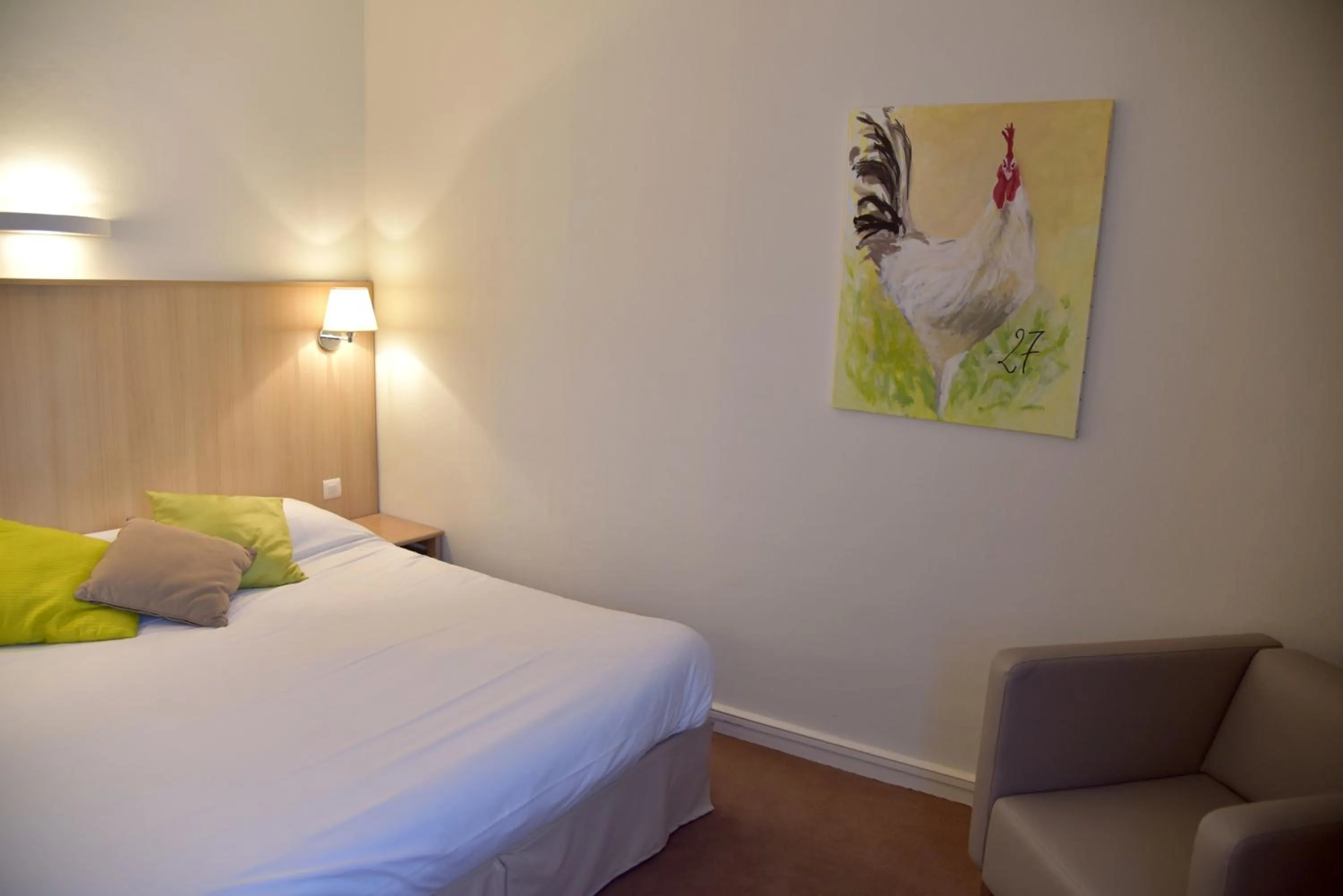 Bedroom, Bed in The Originals City, Hôtel Chantecler, Le Mans