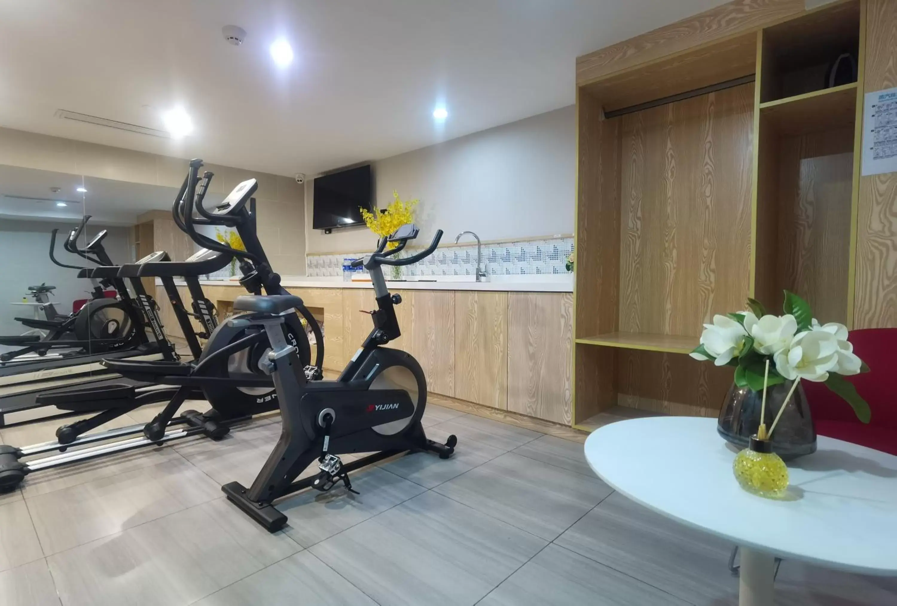 Fitness centre/facilities in Holiday Inn Express Shanghai Gubei by IHG Fitness centre/facilities in Holiday Inn Express Shanghai Gubei by IHG
