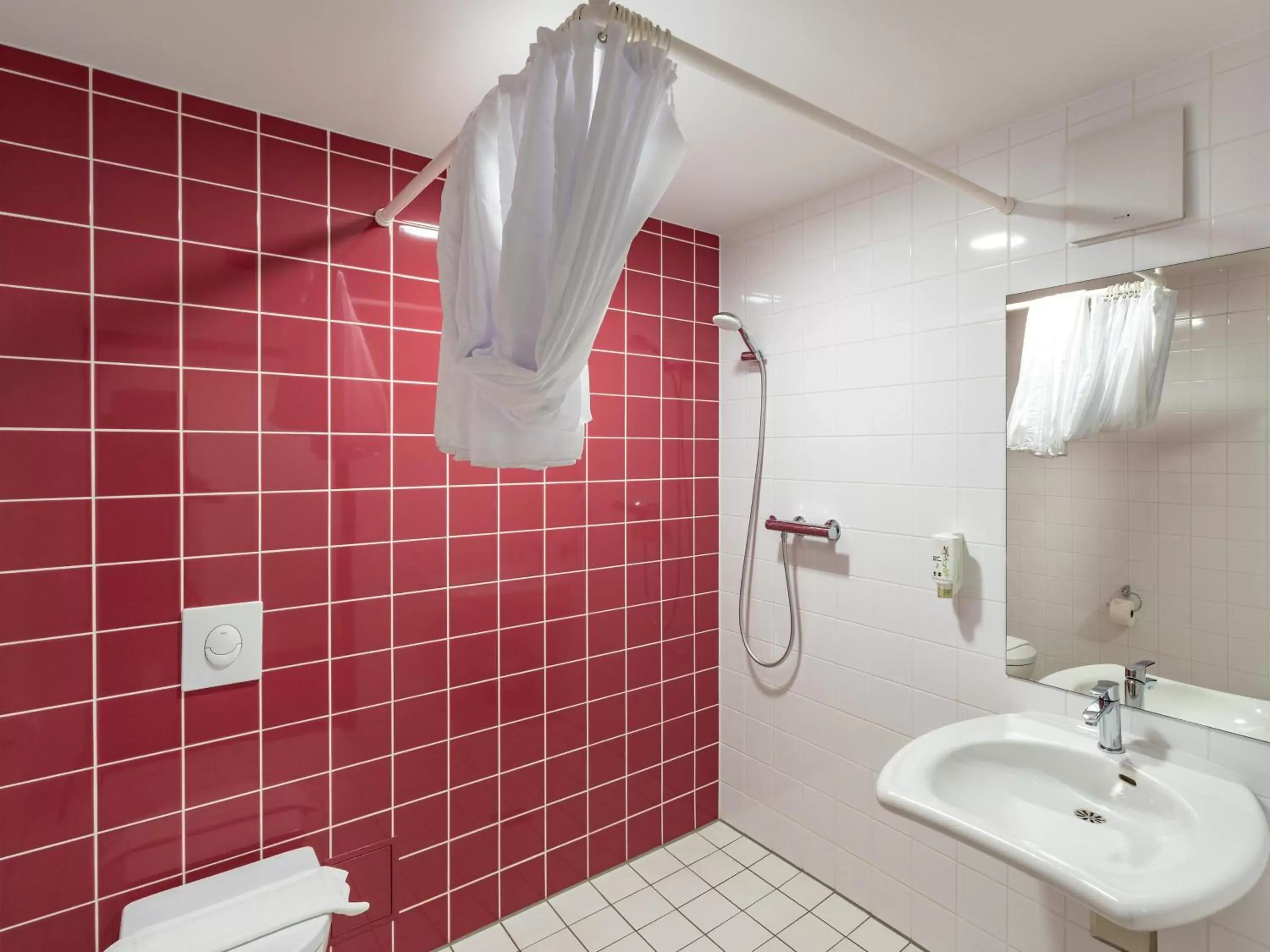 Shower, Bathroom in B&B Hotel Hildesheim