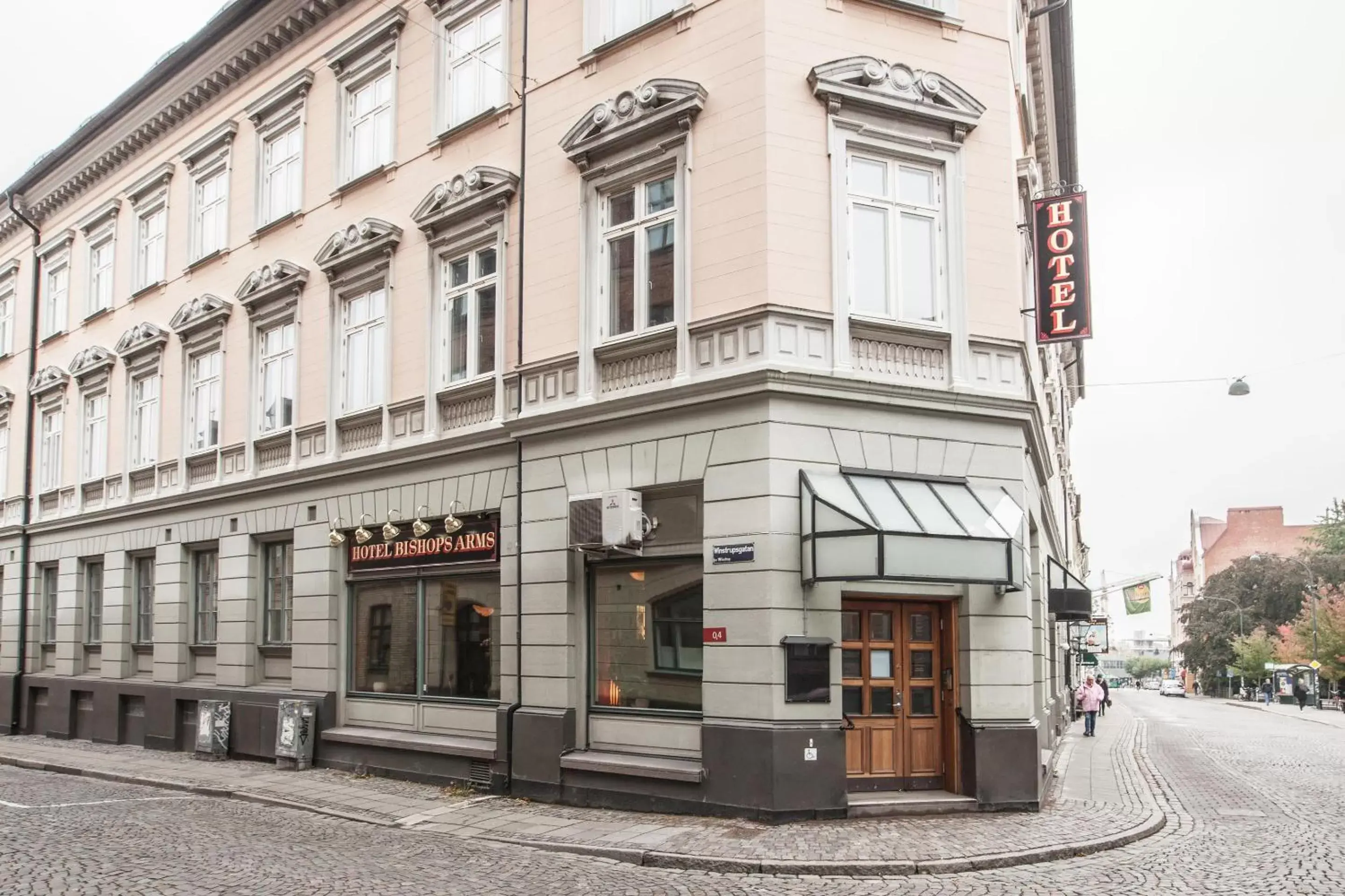 Facade/entrance, Property Building in Hotel Bishops Arms Lund