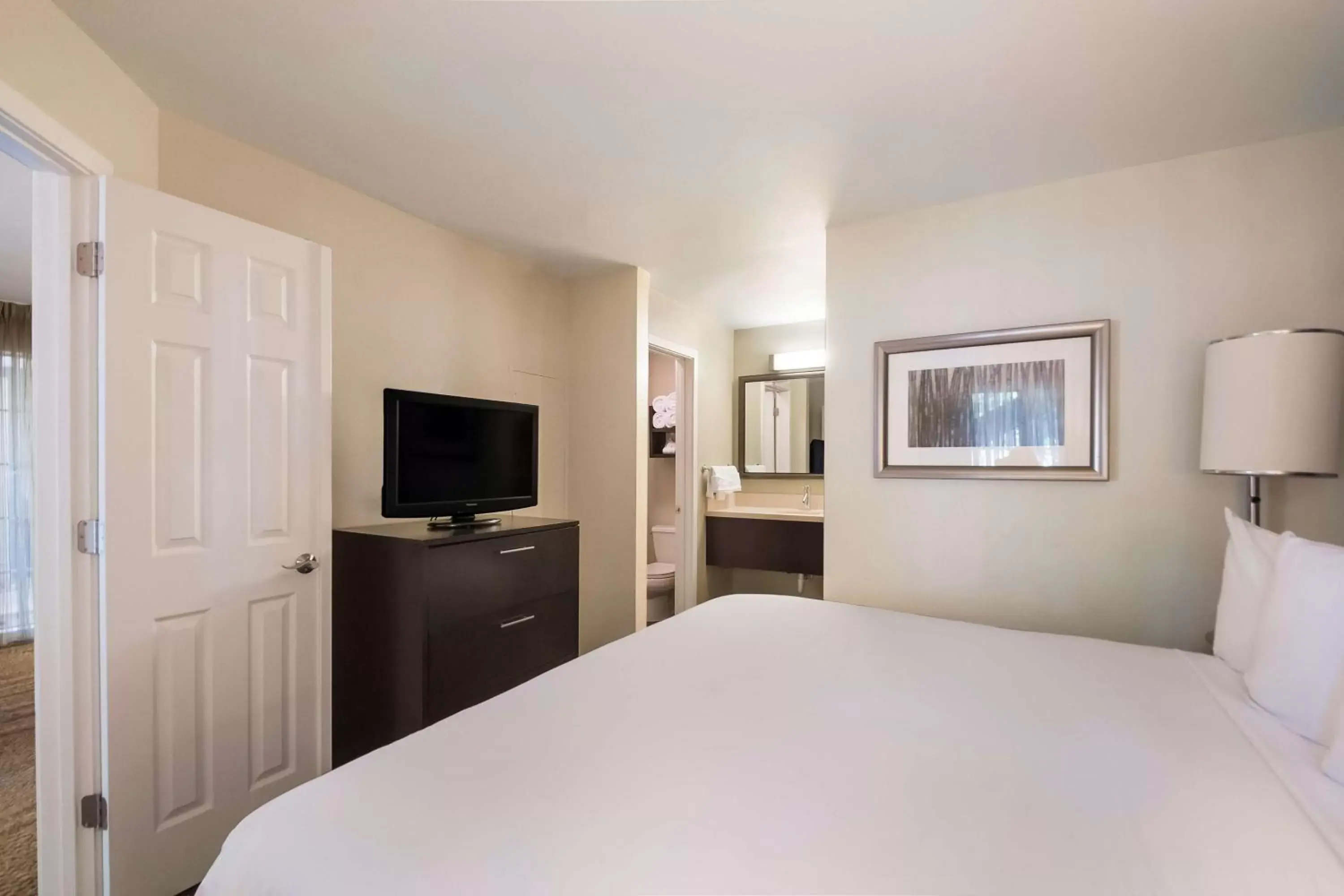 Photo of the whole room, Bed in Sonesta ES Suites Dulles Airport
