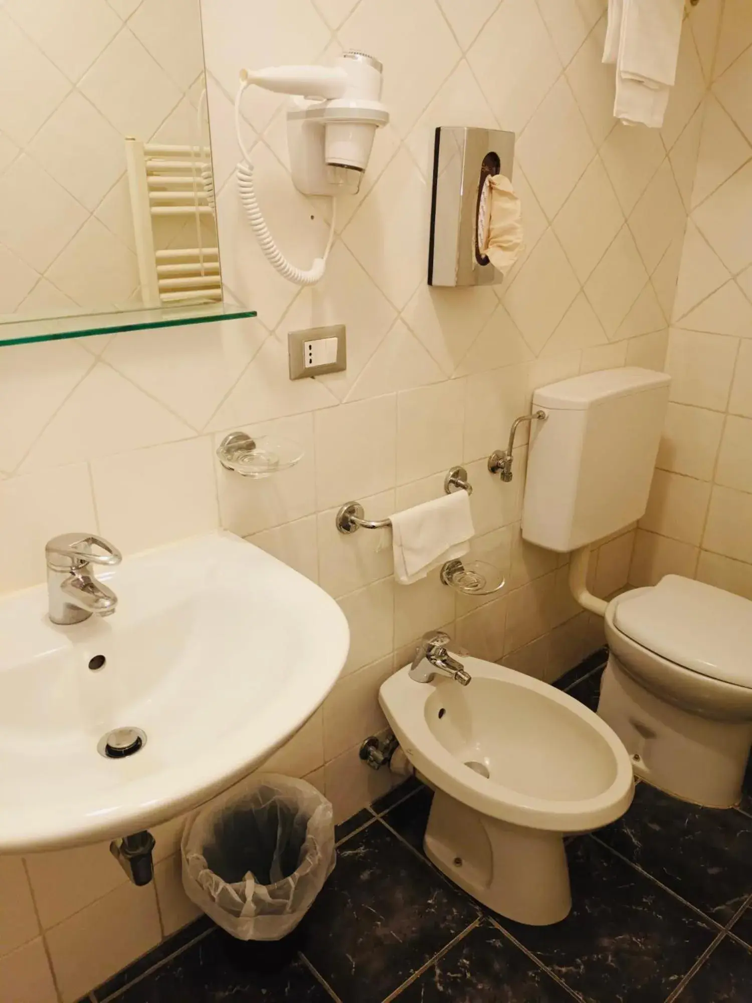 Bathroom in Albergo Giardinetto