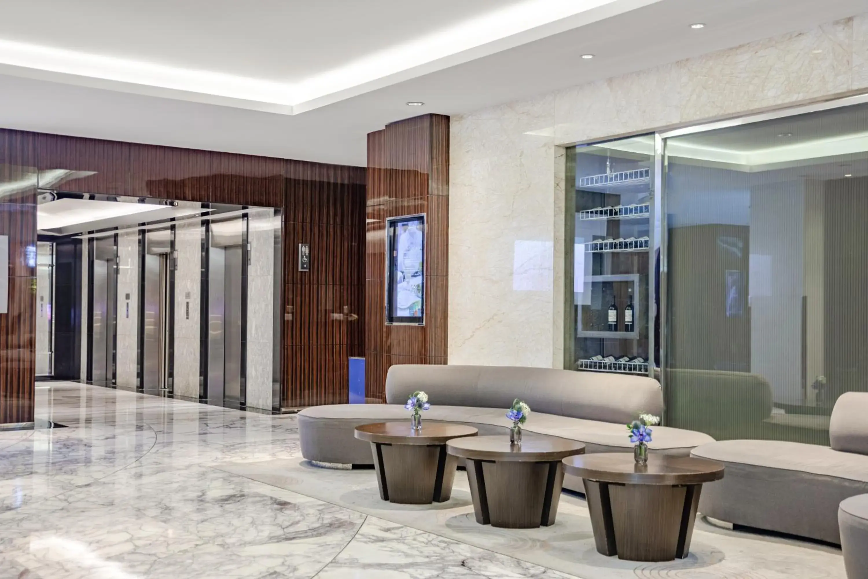 Property building in Radisson Collection Hotel, Yangtze Shanghai Property building in Radisson Collection Hotel, Yangtze Shanghai