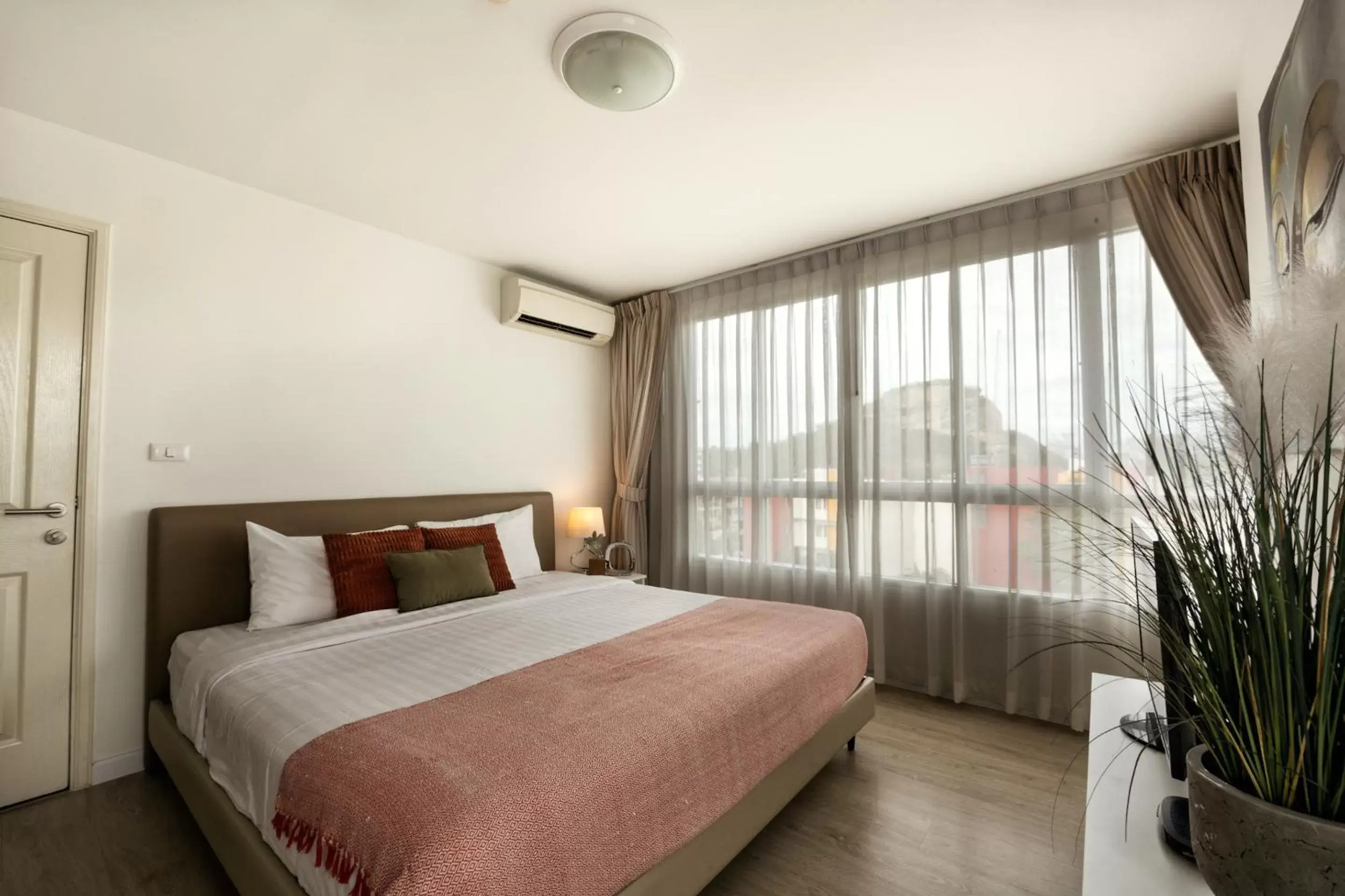 Bed in First Choice Suites by the Sea SHA Plus Extra