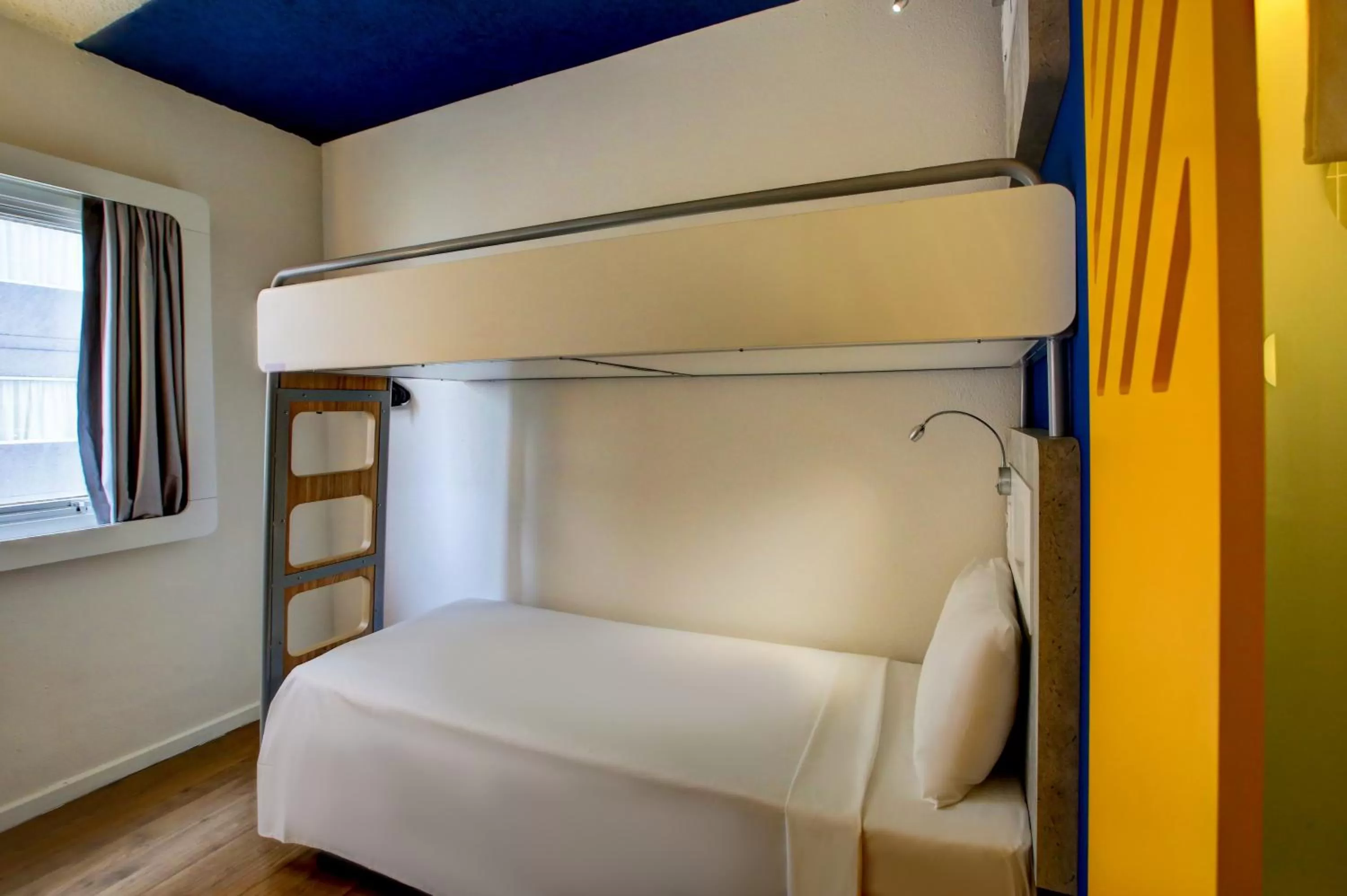 Bed in ibis budget Tambore