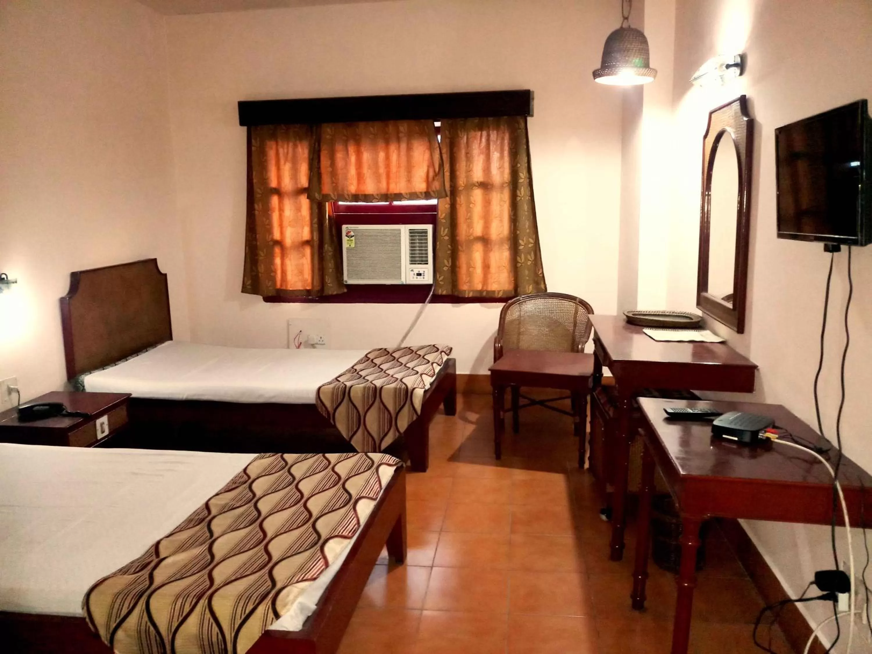 View (from property/room), Bed in Hotel Indsurya