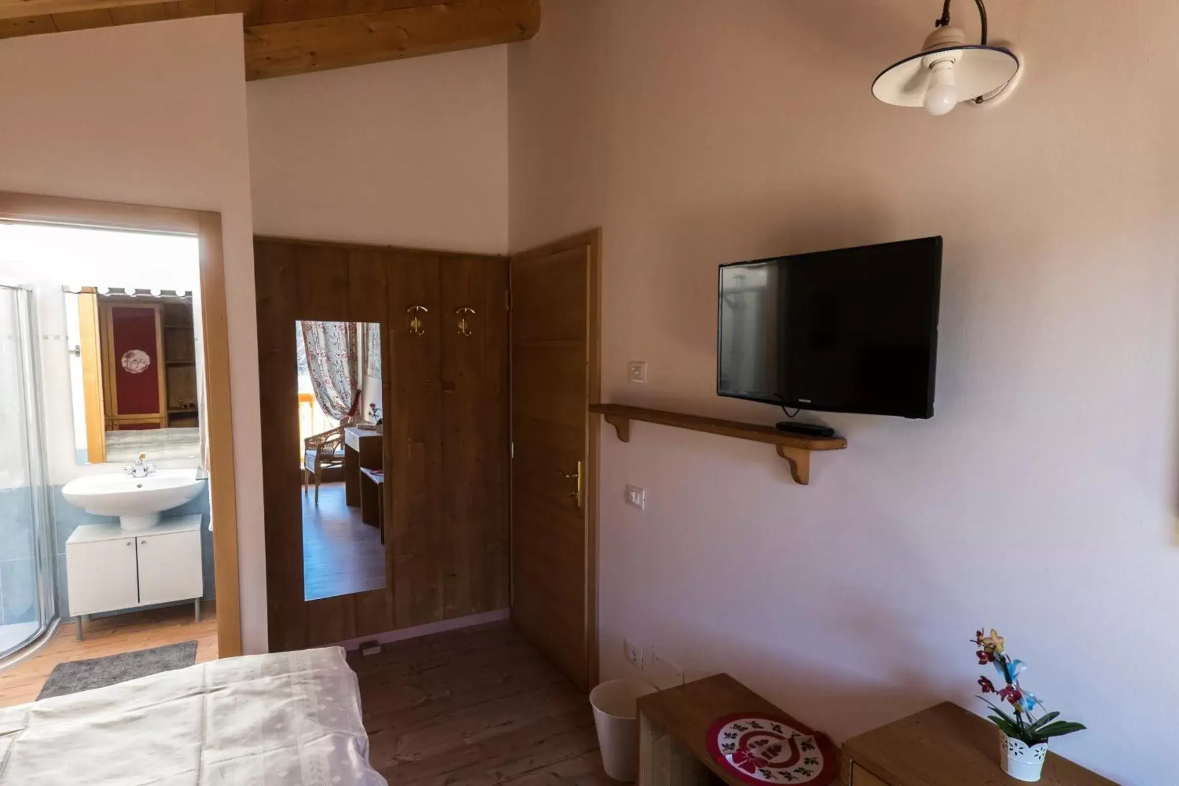 Bathroom, TV/Entertainment Center in Maso Scricciolo Farm House