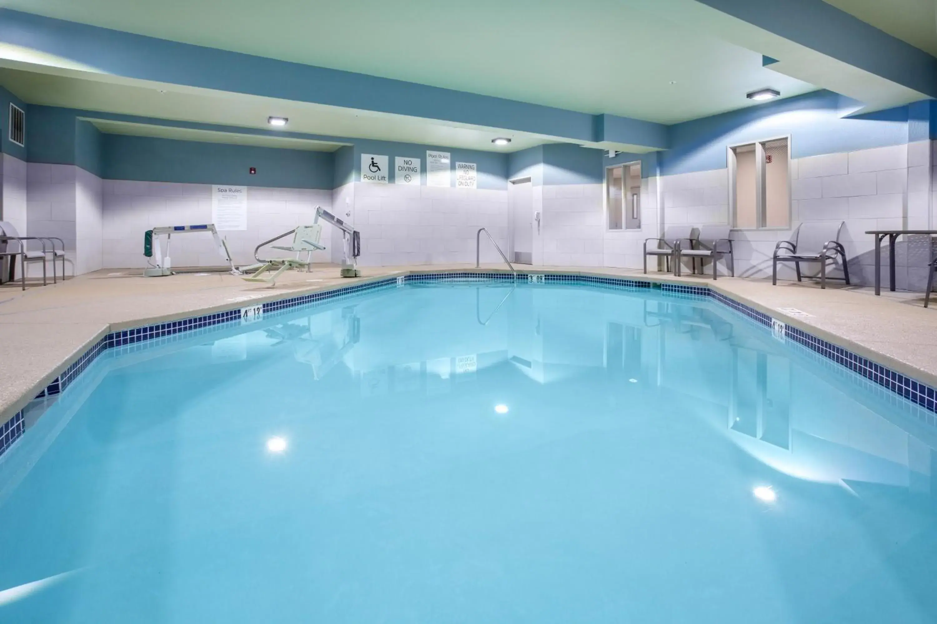 Swimming Pool in Holiday Inn Express & Suites Lincoln City, an IHG Hotel