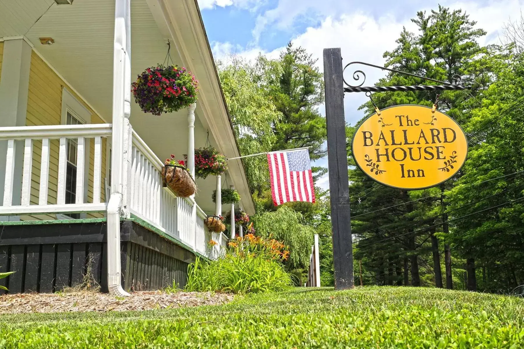 Facade/entrance, Property Building in Ballard House Inn