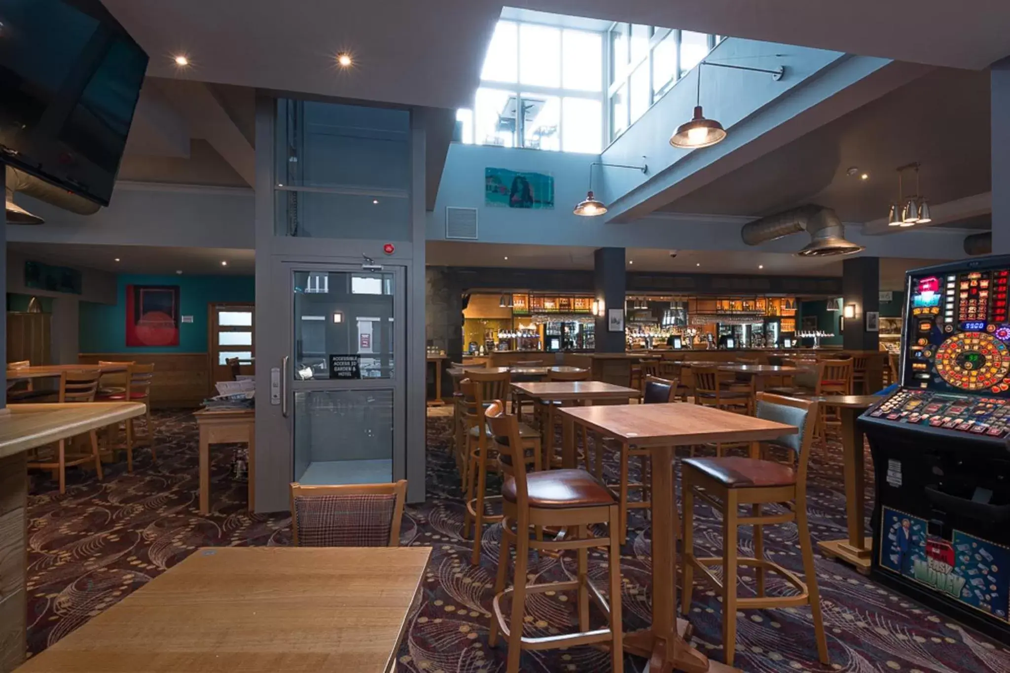 Lounge or bar, Restaurant/Places to Eat in Admiral of the Humber Wetherspoon