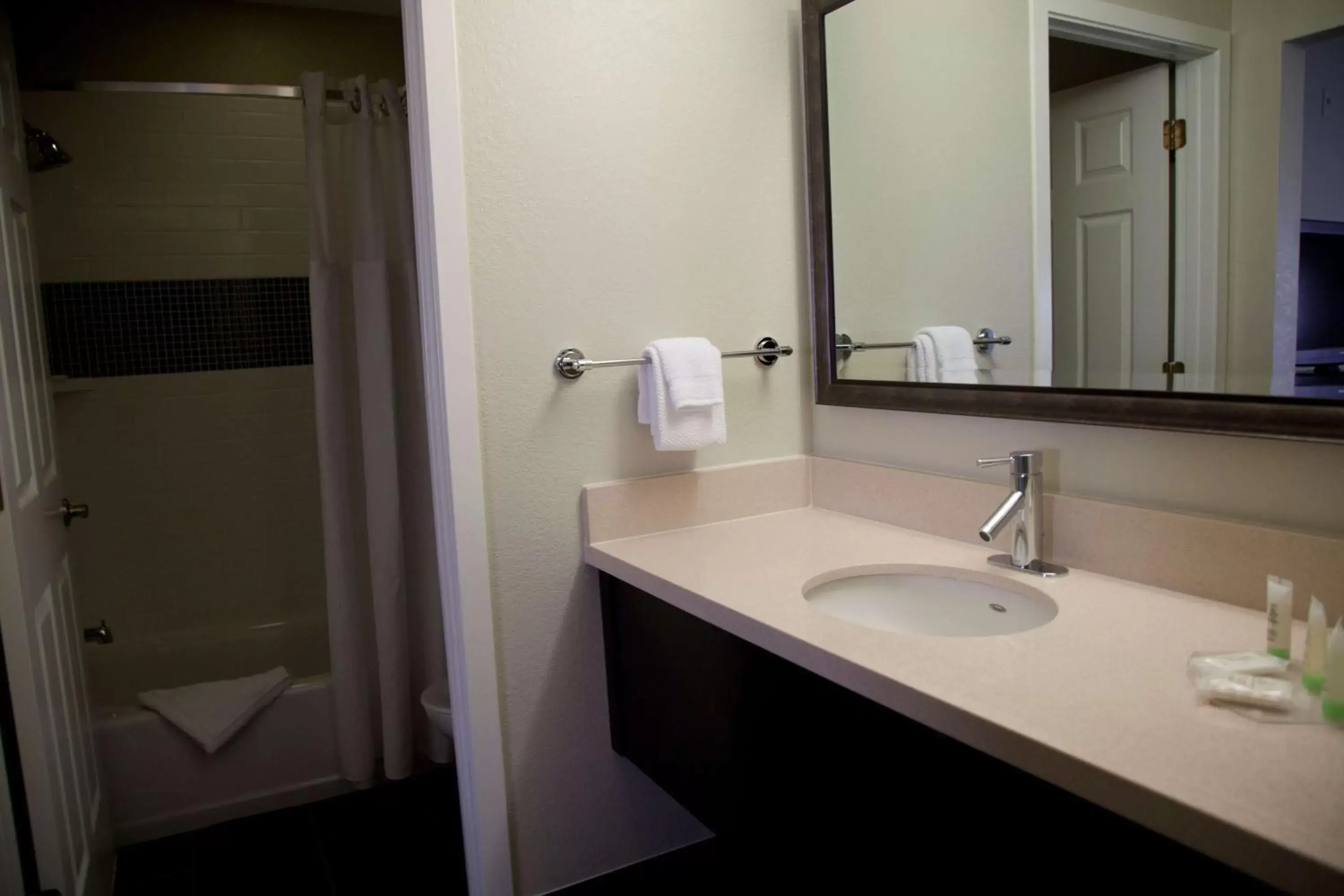 Bathroom in Sonesta ES Suites San Francisco Airport San Bruno