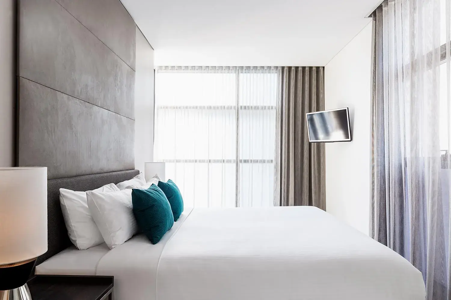 Bed in Fraser Suites Sydney