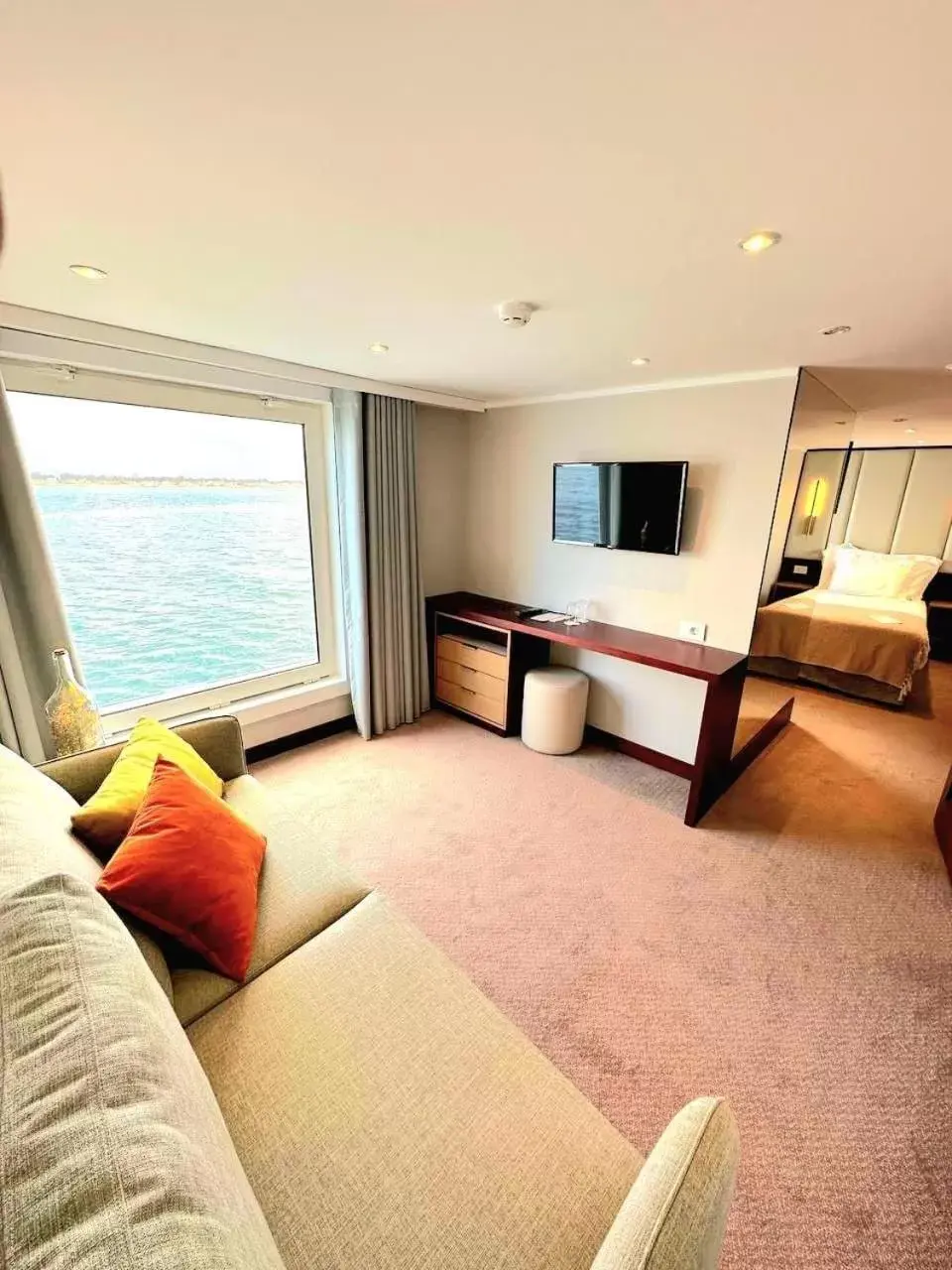 Bedroom, Seating Area in Costa do Sal Hotel Boat Lounge