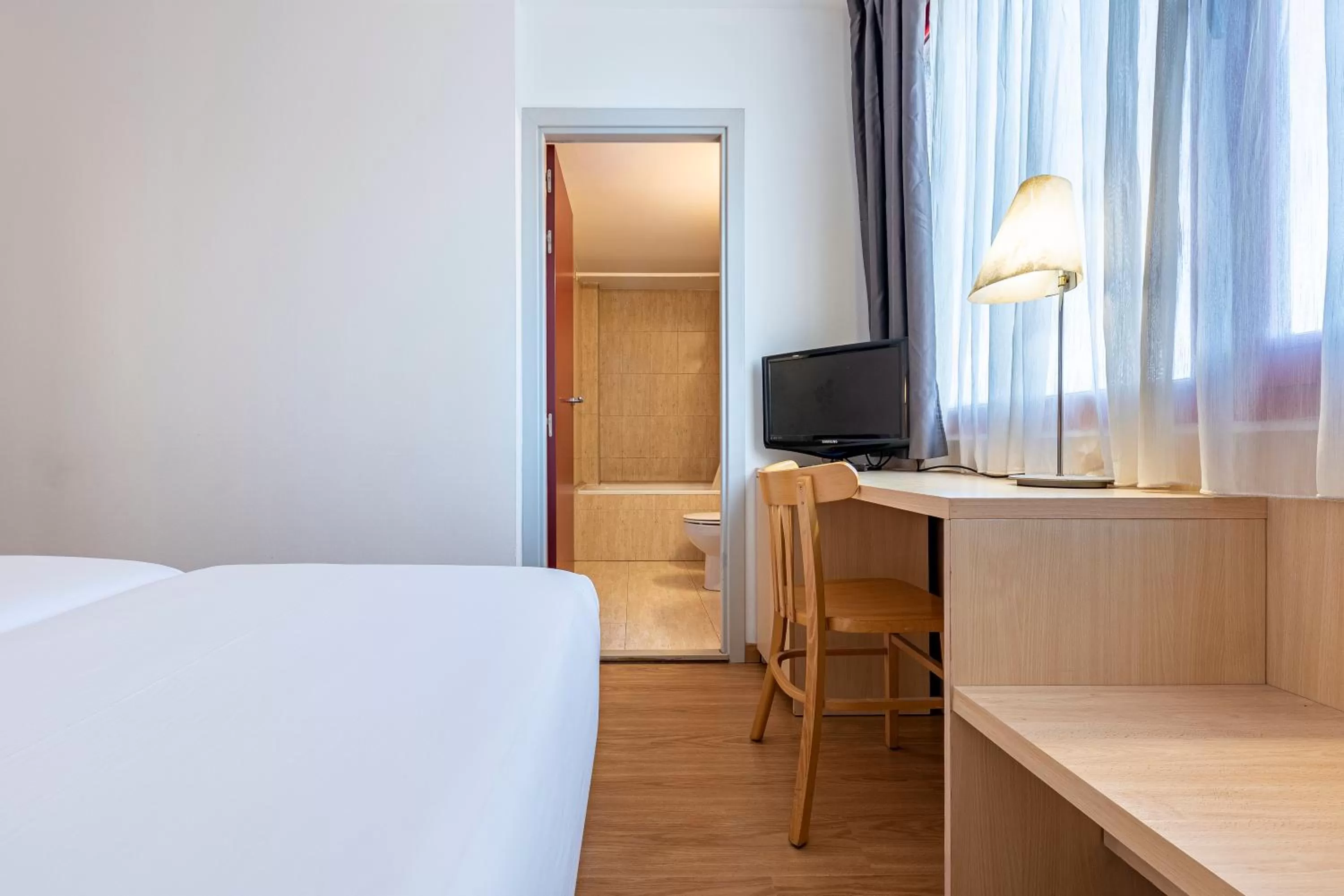 Bedroom, Bed in Hotel Basic