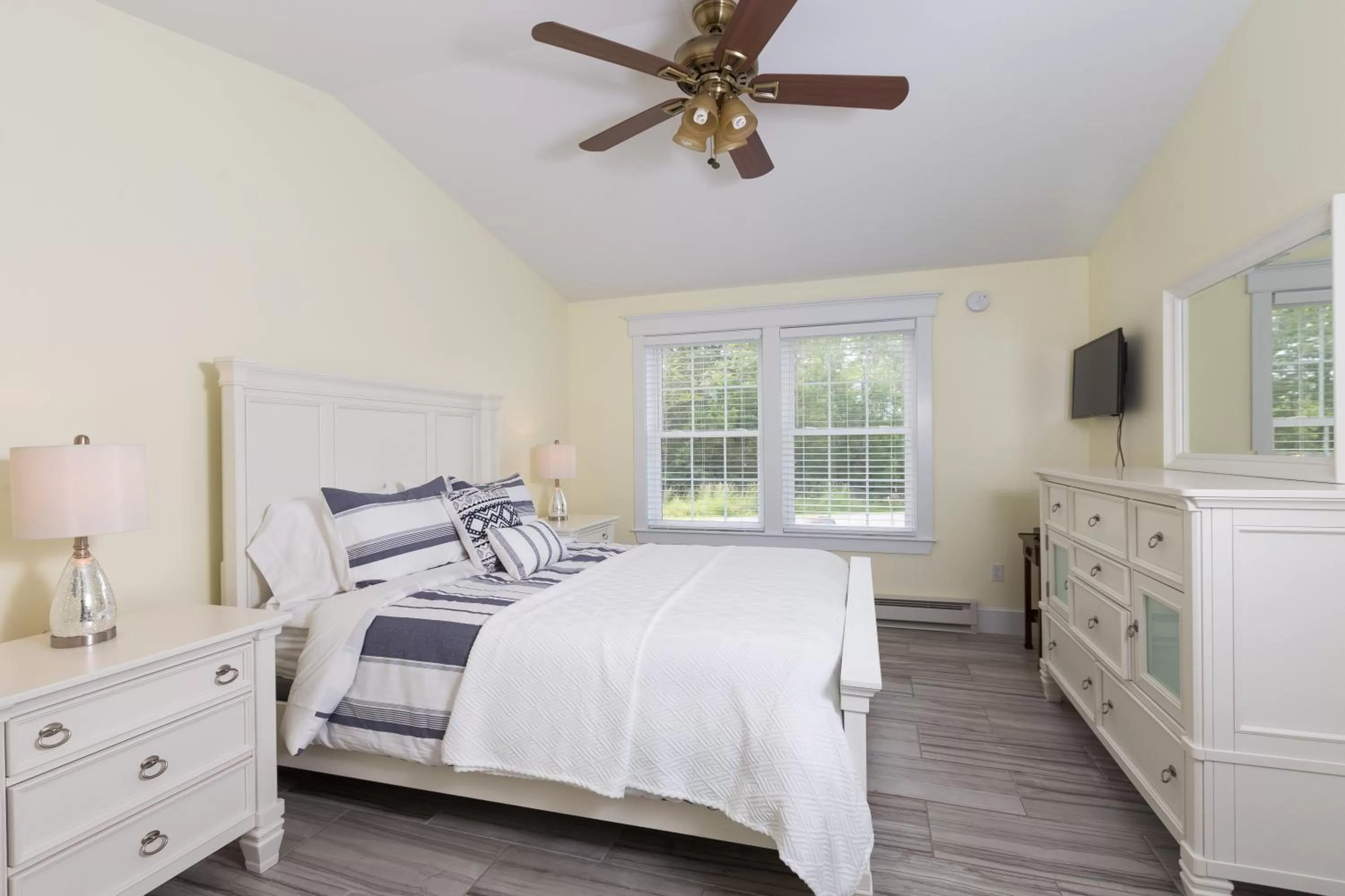 Bedroom, Bed in Sheepscot Harbour Village Resort