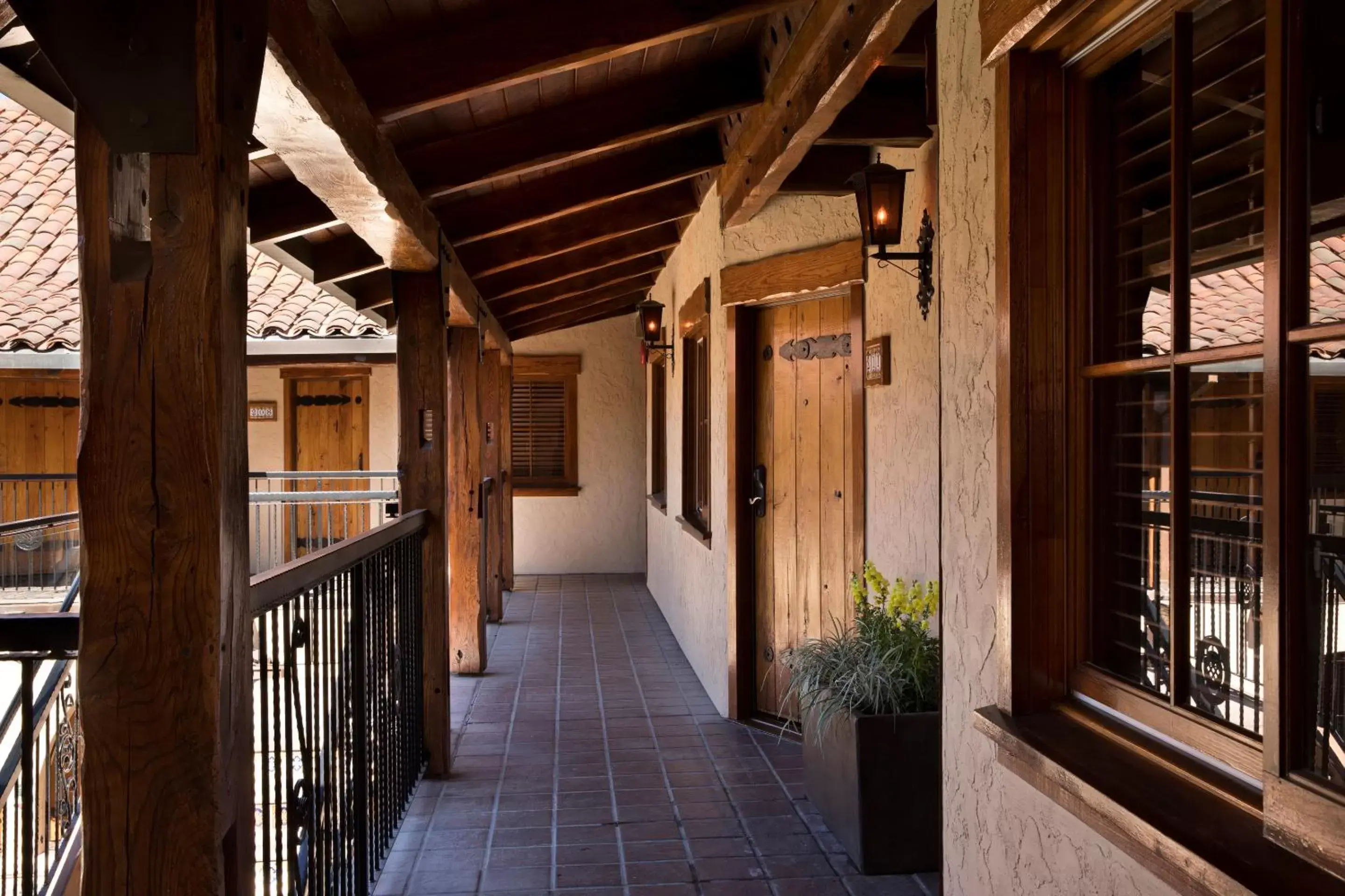 Property building, Balcony/Terrace in Rancho Caymus Inn