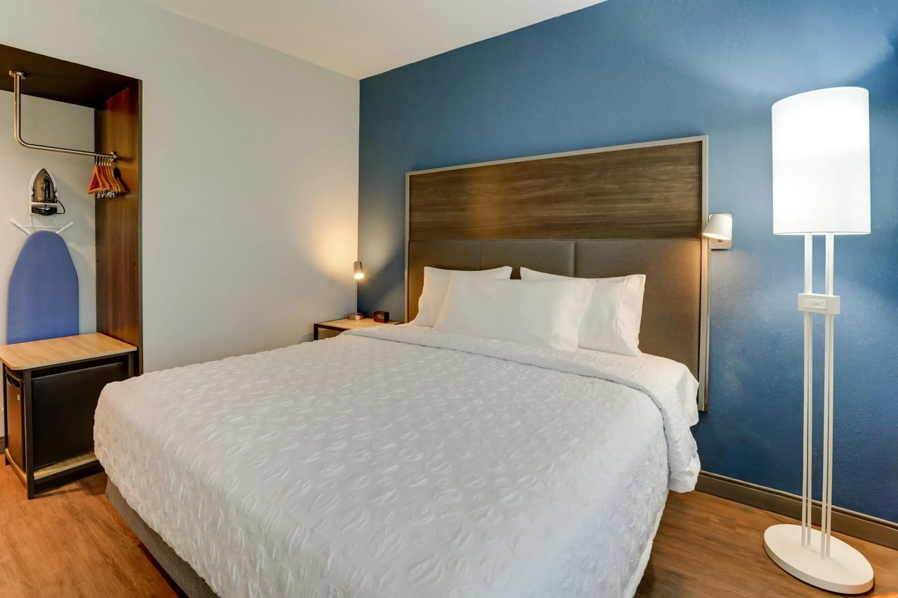 Bedroom, Bed in Tru By Hilton Leland Wilmington