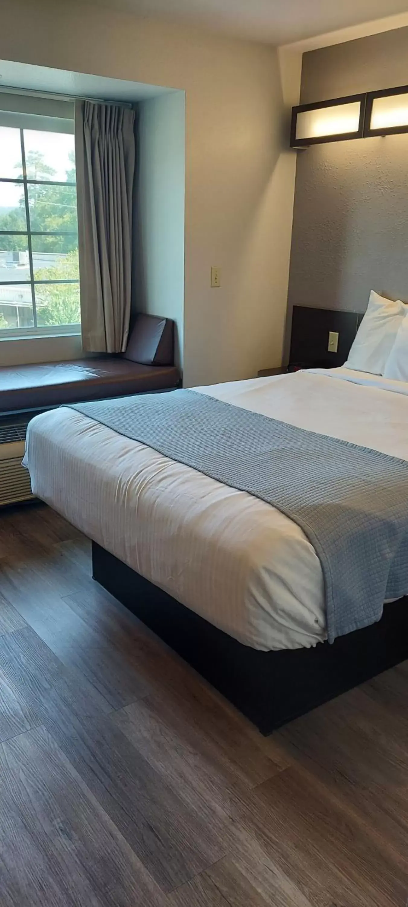 Bed in Microtel Inn & Suites by Wyndham Hoover/Birmingham Bed in Microtel Inn & Suites by Wyndham Hoover/Birmingham