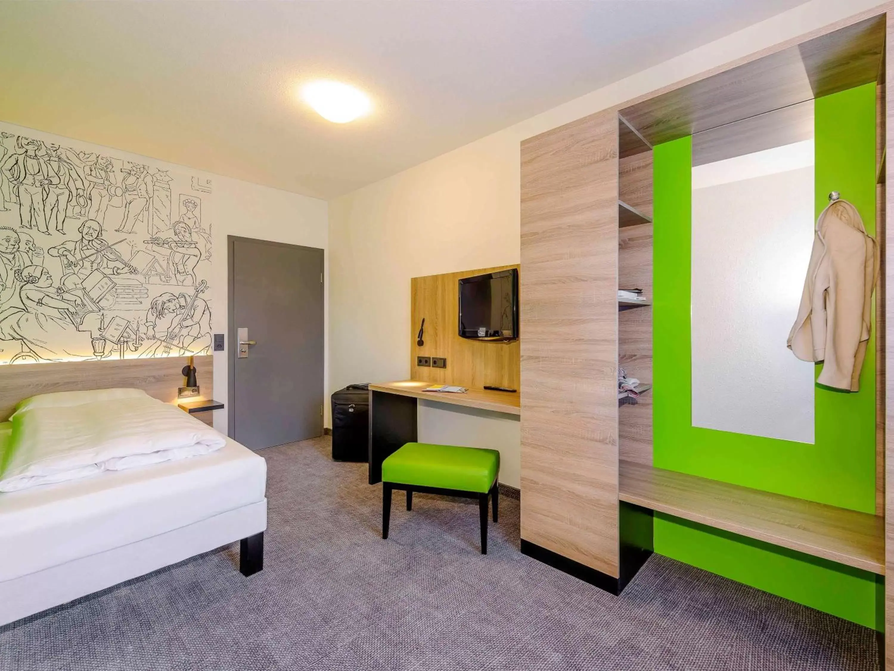 Photo of the whole room, Bed in ibis Styles Halle