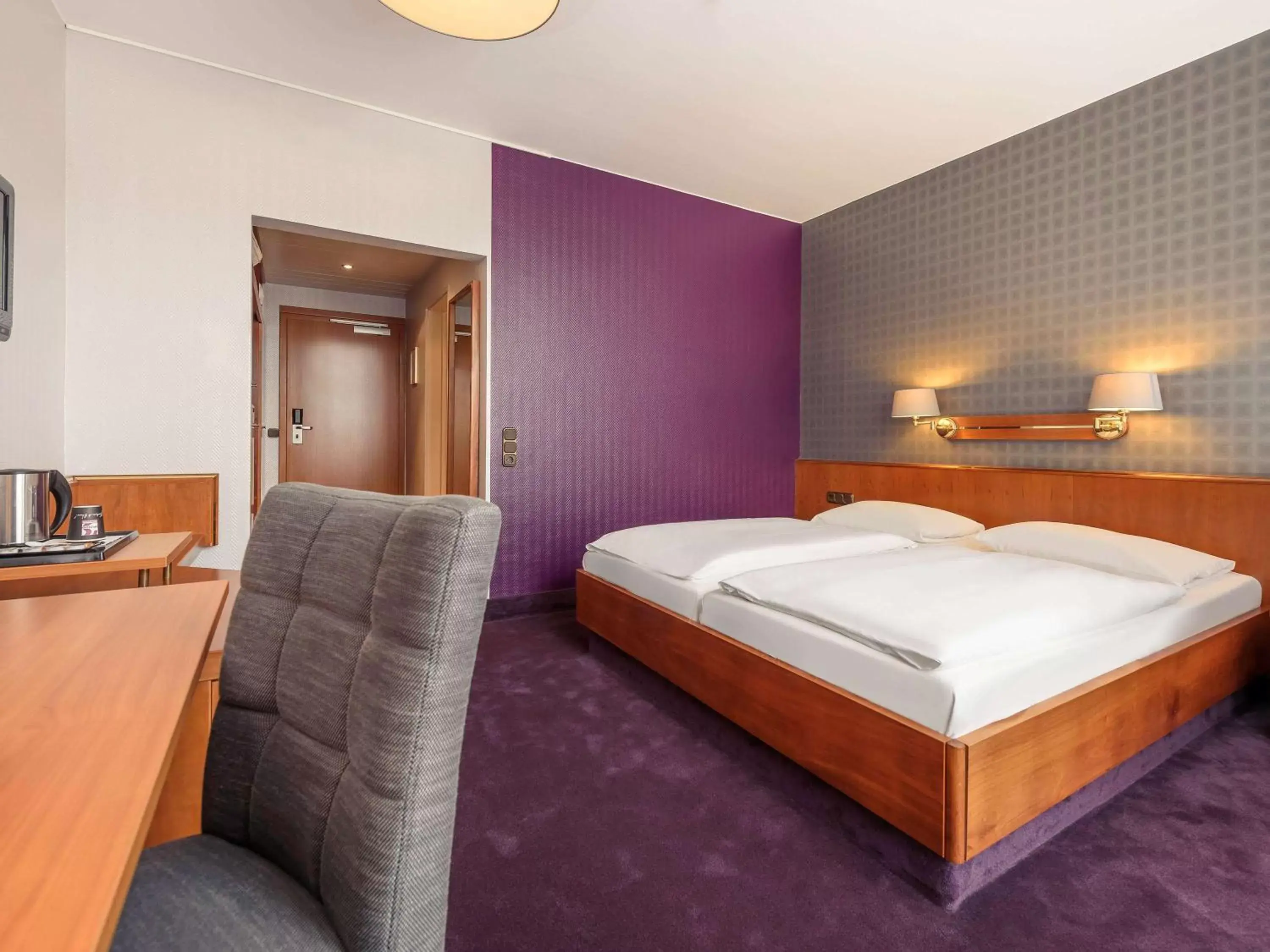 Photo of the whole room, Bed in Mercure Hotel Trier Porta Nigra