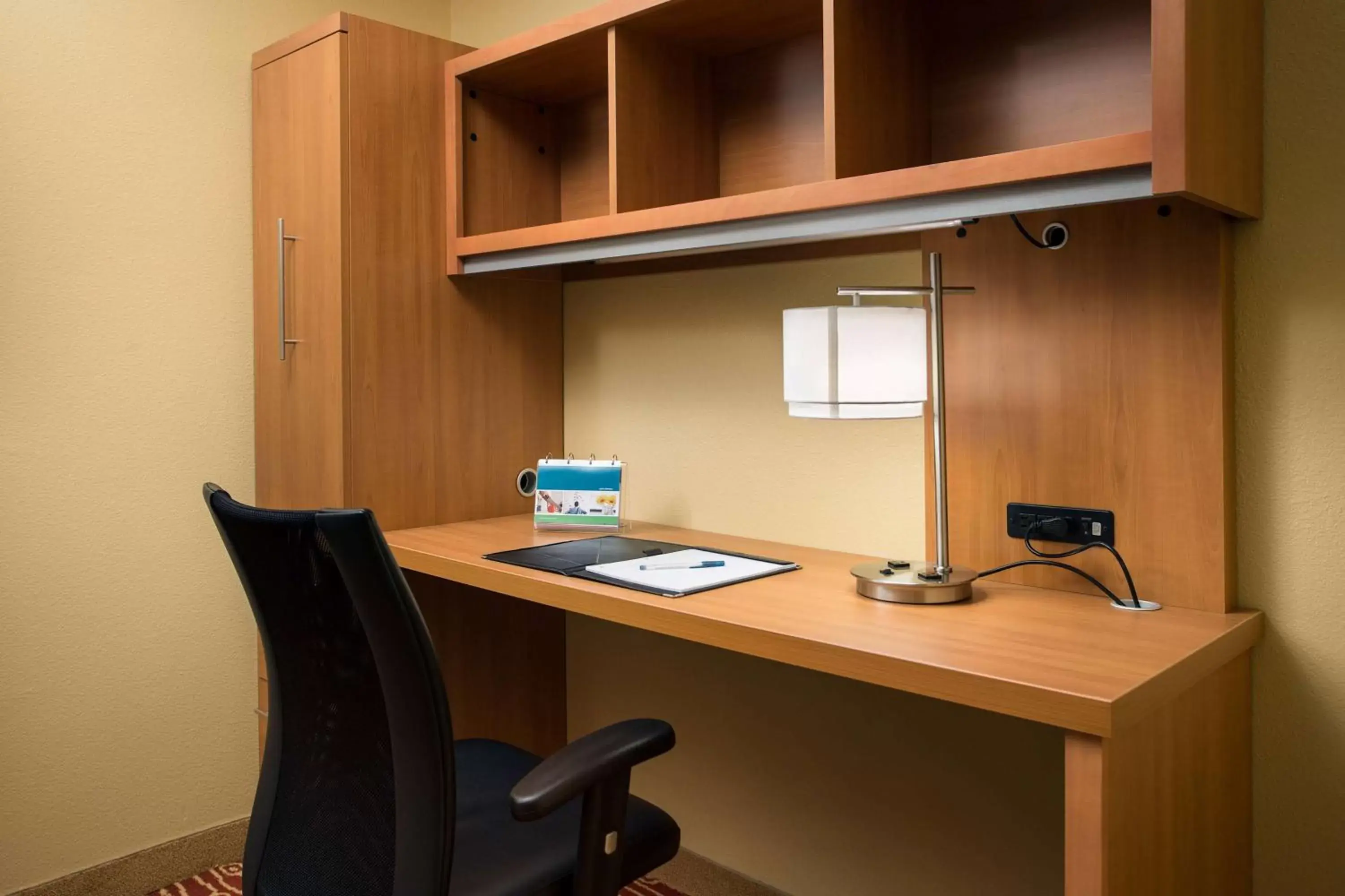 Studio Suite Queen with Roll-In Shower - Mobility/Hearing Accessible in Sonesta Simply Suites Phoenix Scottsdale Studio Suite Queen with Roll-In Shower - Mobility/Hearing Accessible in Sonesta Simply Suites Phoenix Scottsdale