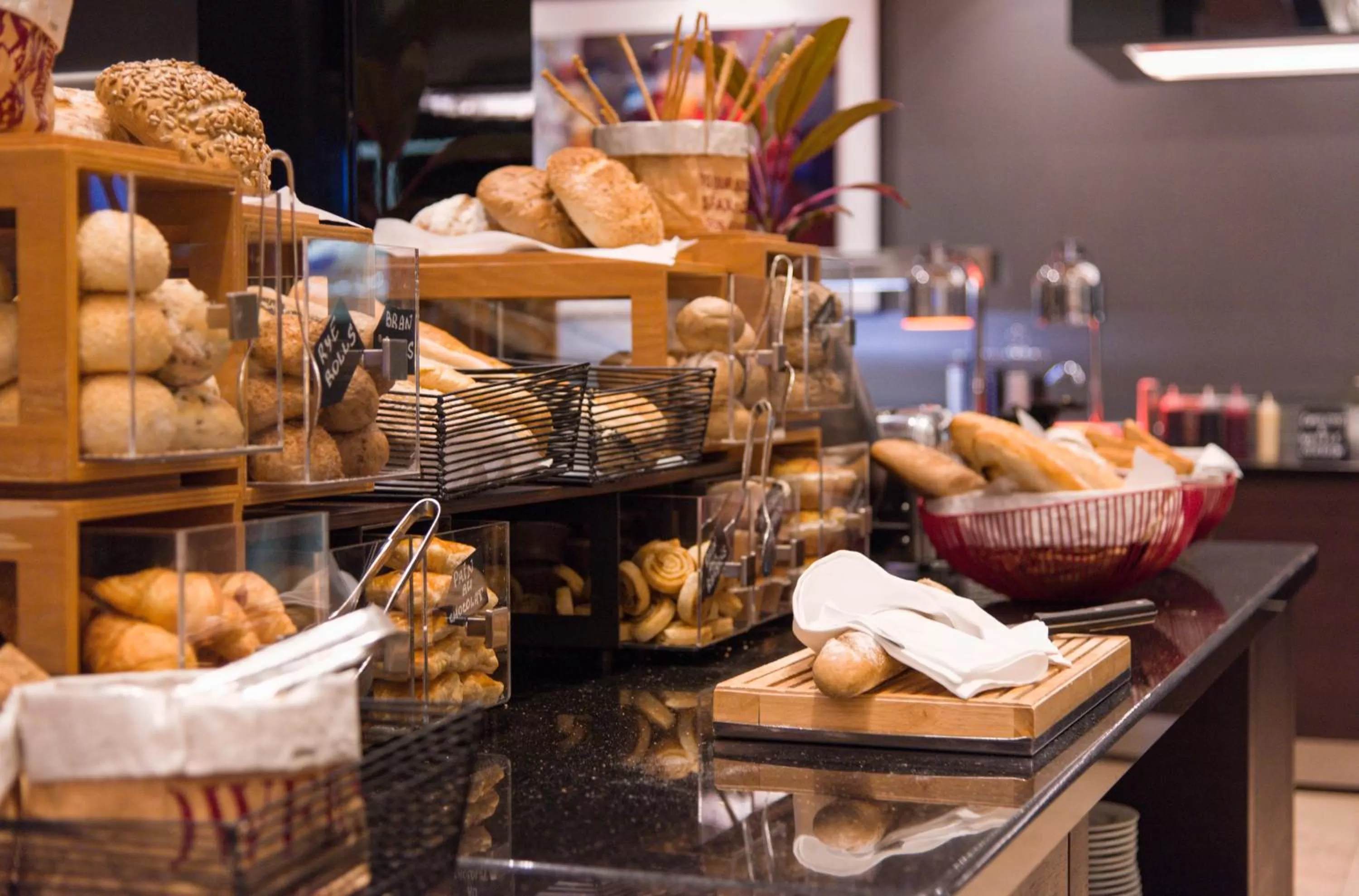 Restaurant/places to eat in Radisson Blu Leogrand Hotel