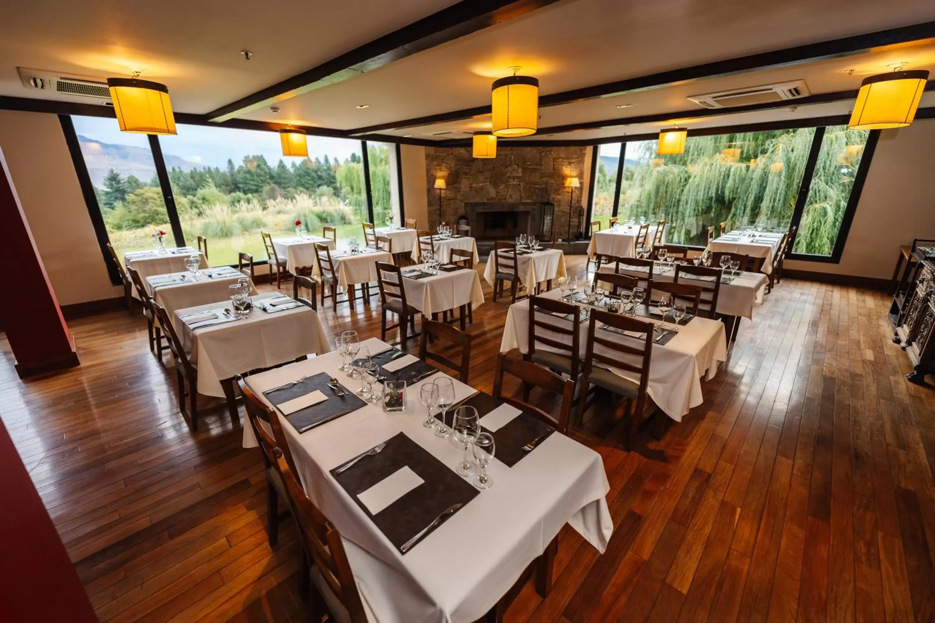 Restaurant/Places to Eat in Loi Suites Chapelco Hotel