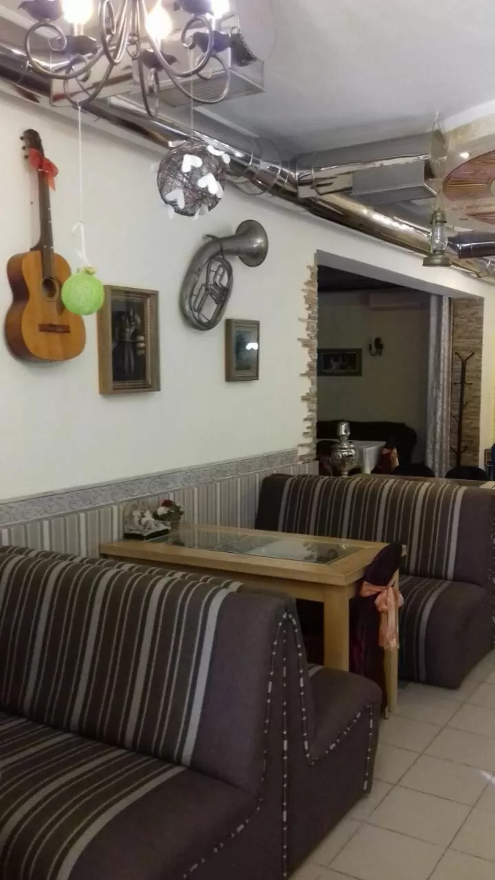 Restaurant/places to eat in Fiesta