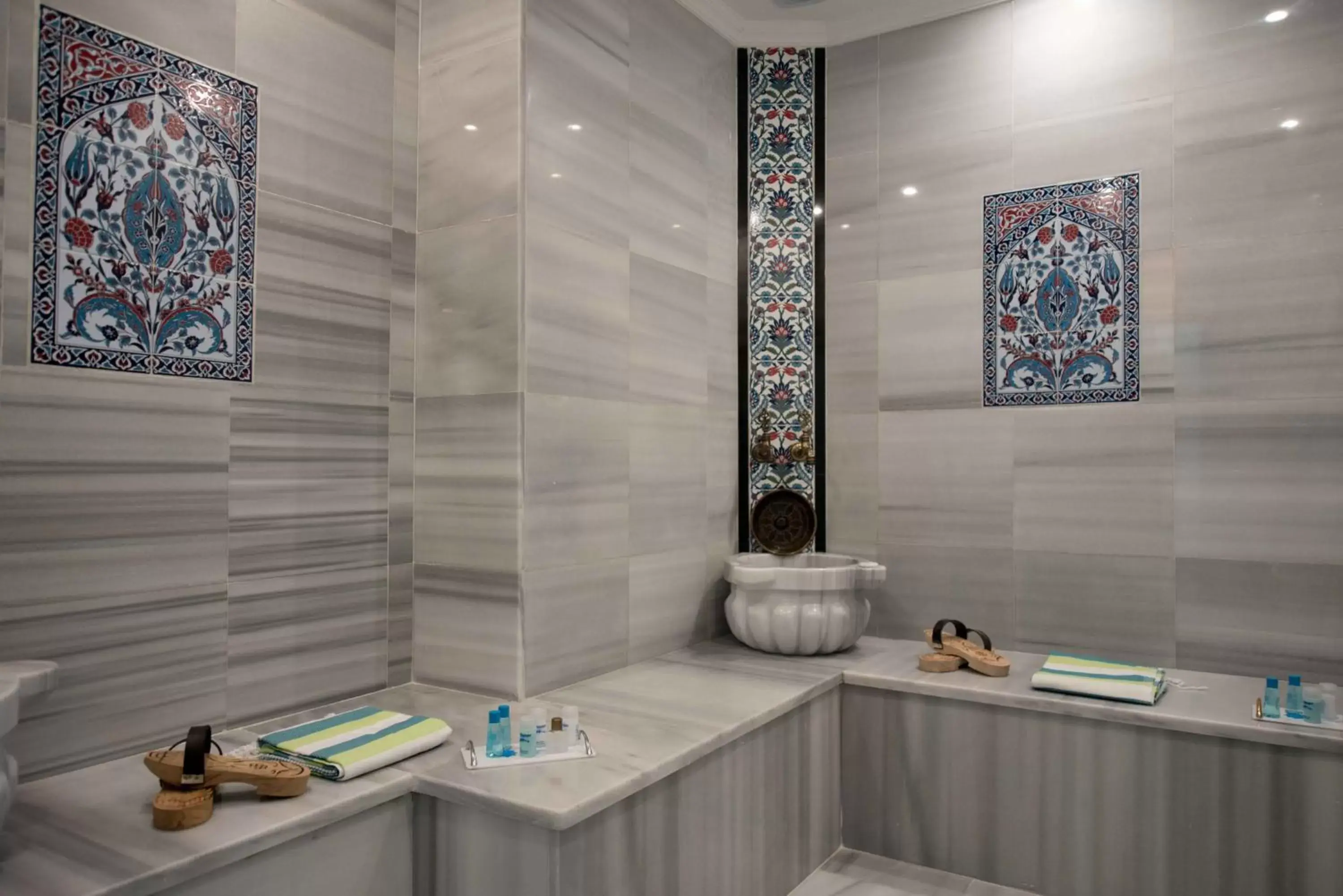 Bathroom, Kitchen/Kitchenette in Blue Tuana Hotel